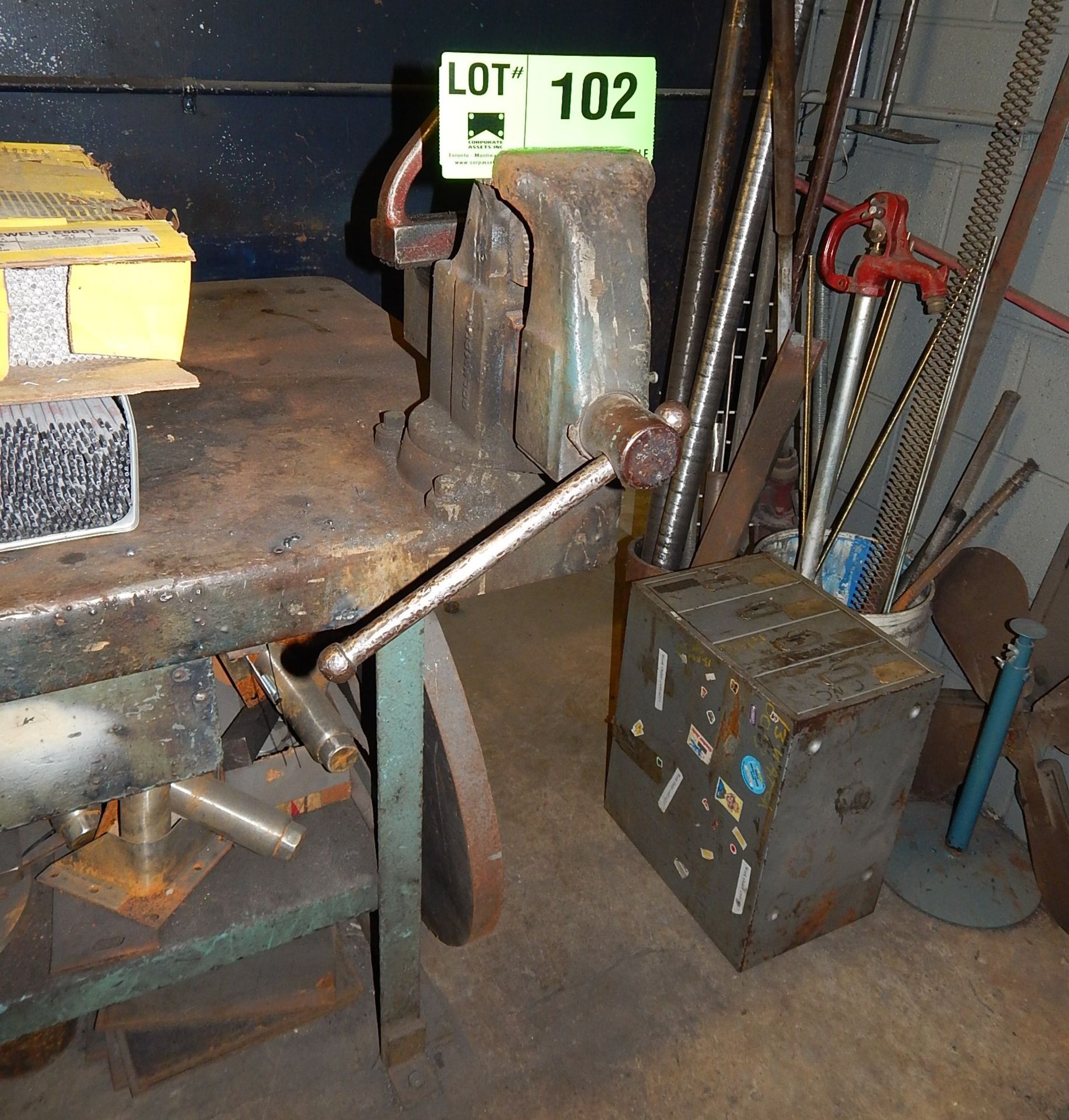 STEEL WELDING TABLE WITH 4" VISE