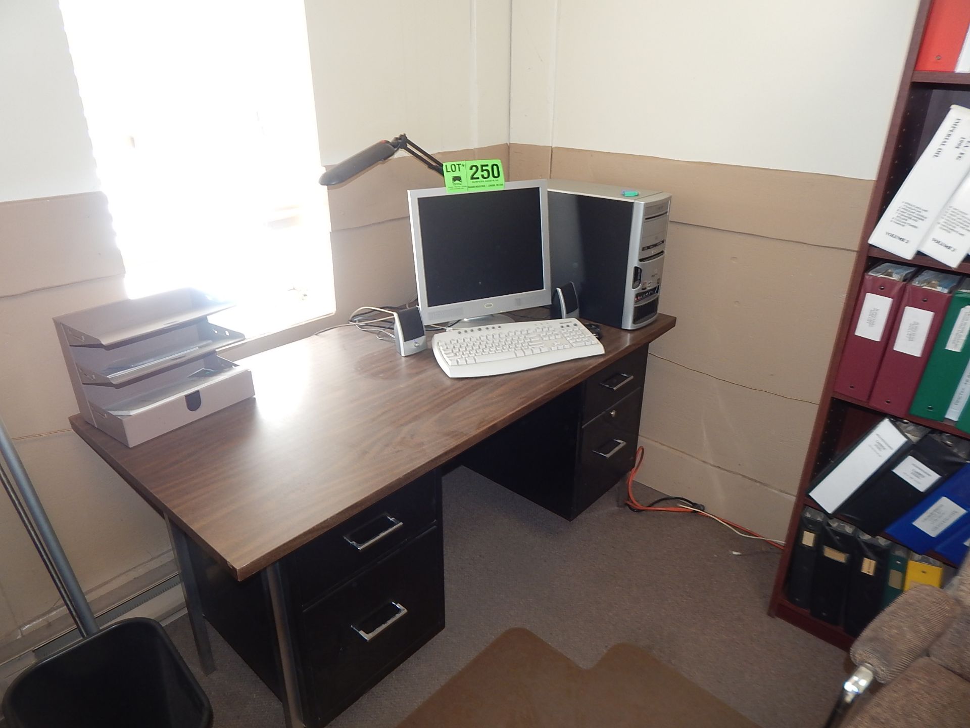 LOT/ OFFICE DESK WITH COMPUTER AND CHAIR