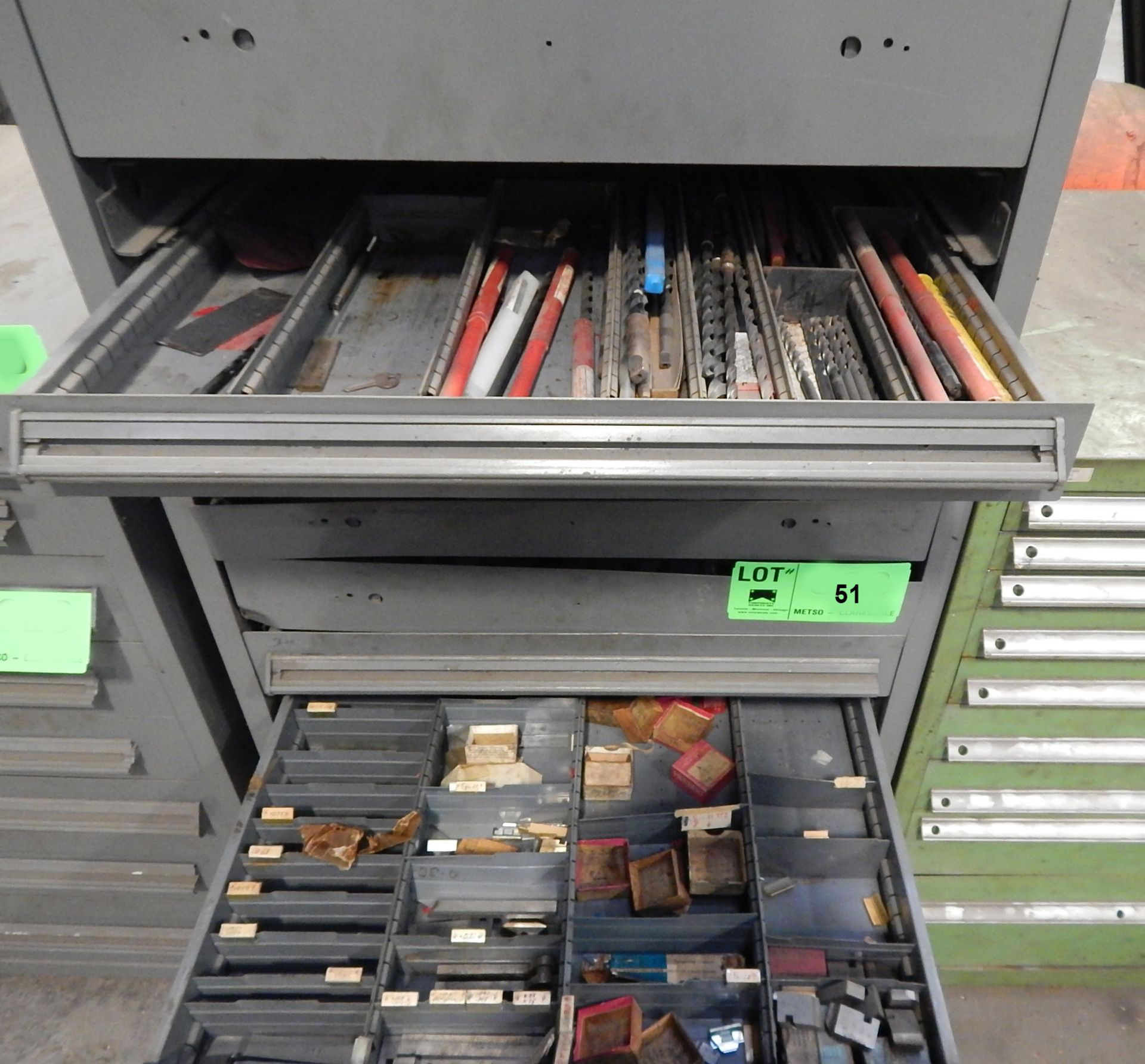 LOT/ CONTENTS OF CABINET CONSISTING OF TAPER SHANK DRILLS (LOCATED IN CLARKSDALE, MS)