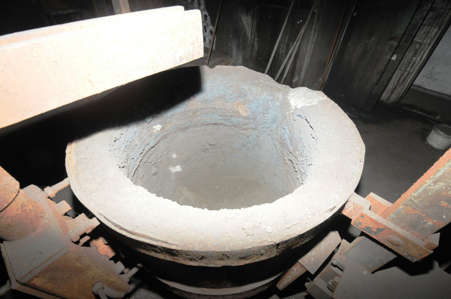 TEEMARK 5000 LBS CAPACITY BOTTOM POUR GEARED LADLE, S/N N/A (CI) - Image 2 of 2