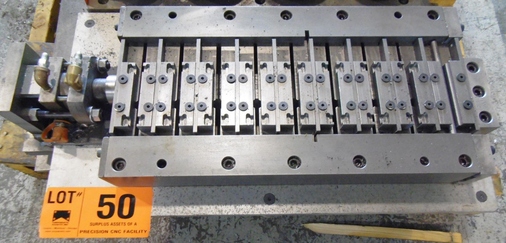 PNEUMATIC CLAMPING FIXTURE