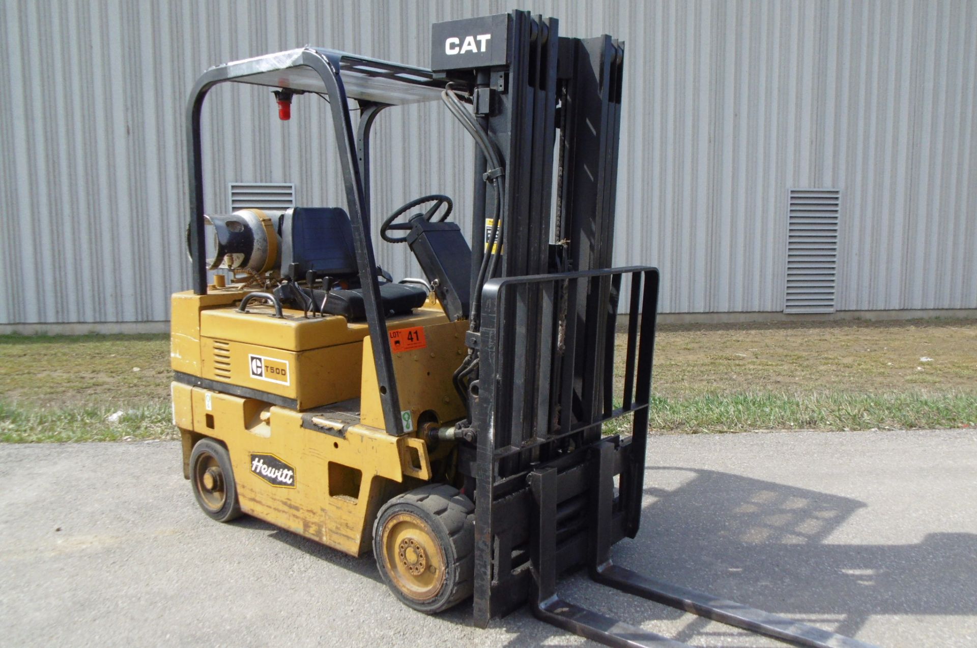 CATERPILLAR T50D 4,850 LB CAPACITY LPG FORKLIFT WITH 188" LIFT, 3 STAGE MAST, SIDE SHIFT, SOLID