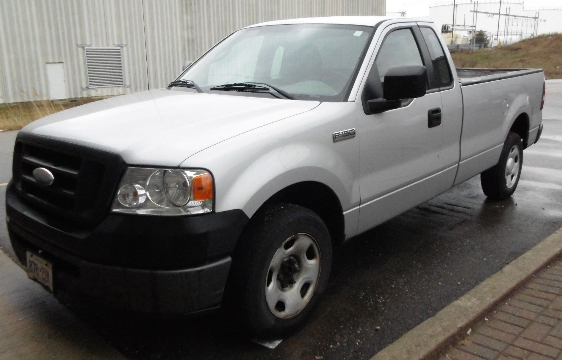 FORD F-150 XL (2006) PICK UP TRUCK WITH 4.2L ENGINE, 2WD, 184, 821KM, 6.5' BOX, VIN - Image 2 of 2