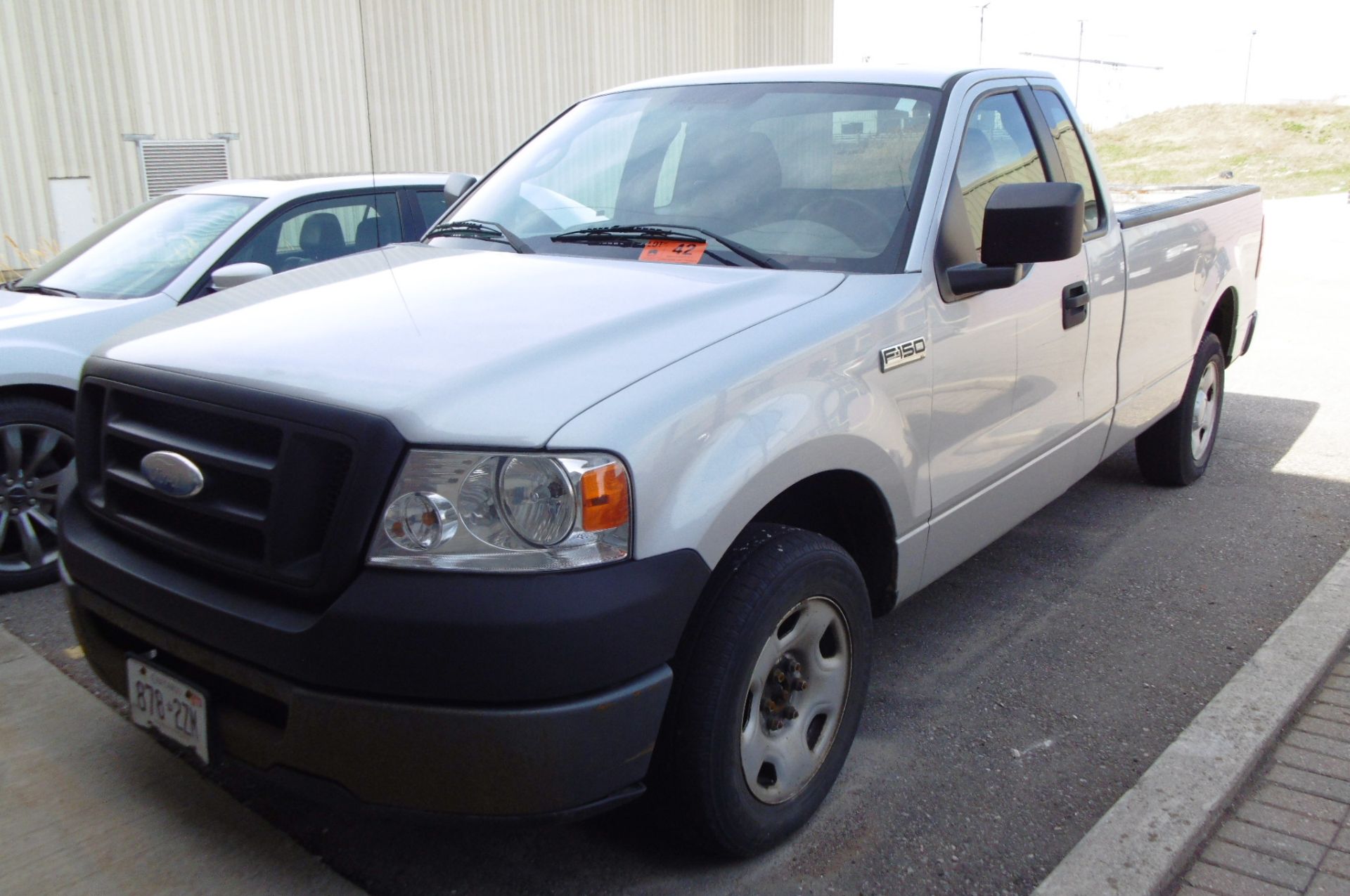 FORD F-150 XL (2006) PICK UP TRUCK WITH 4.2L ENGINE, 2WD, 184, 821KM, 6.5' BOX, VIN