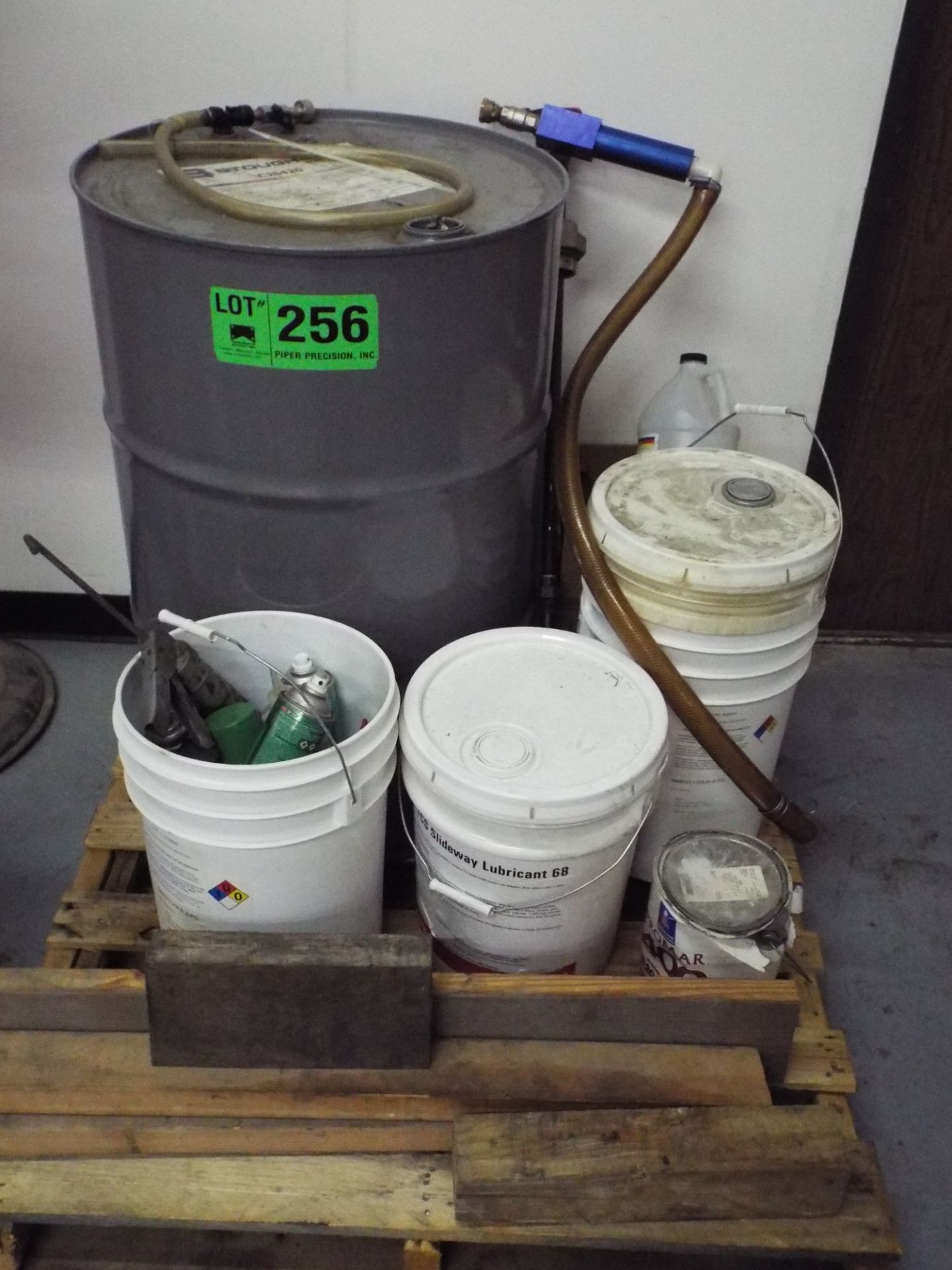 LOT/ OILS, LUBRICANTS AND CHEMICALS