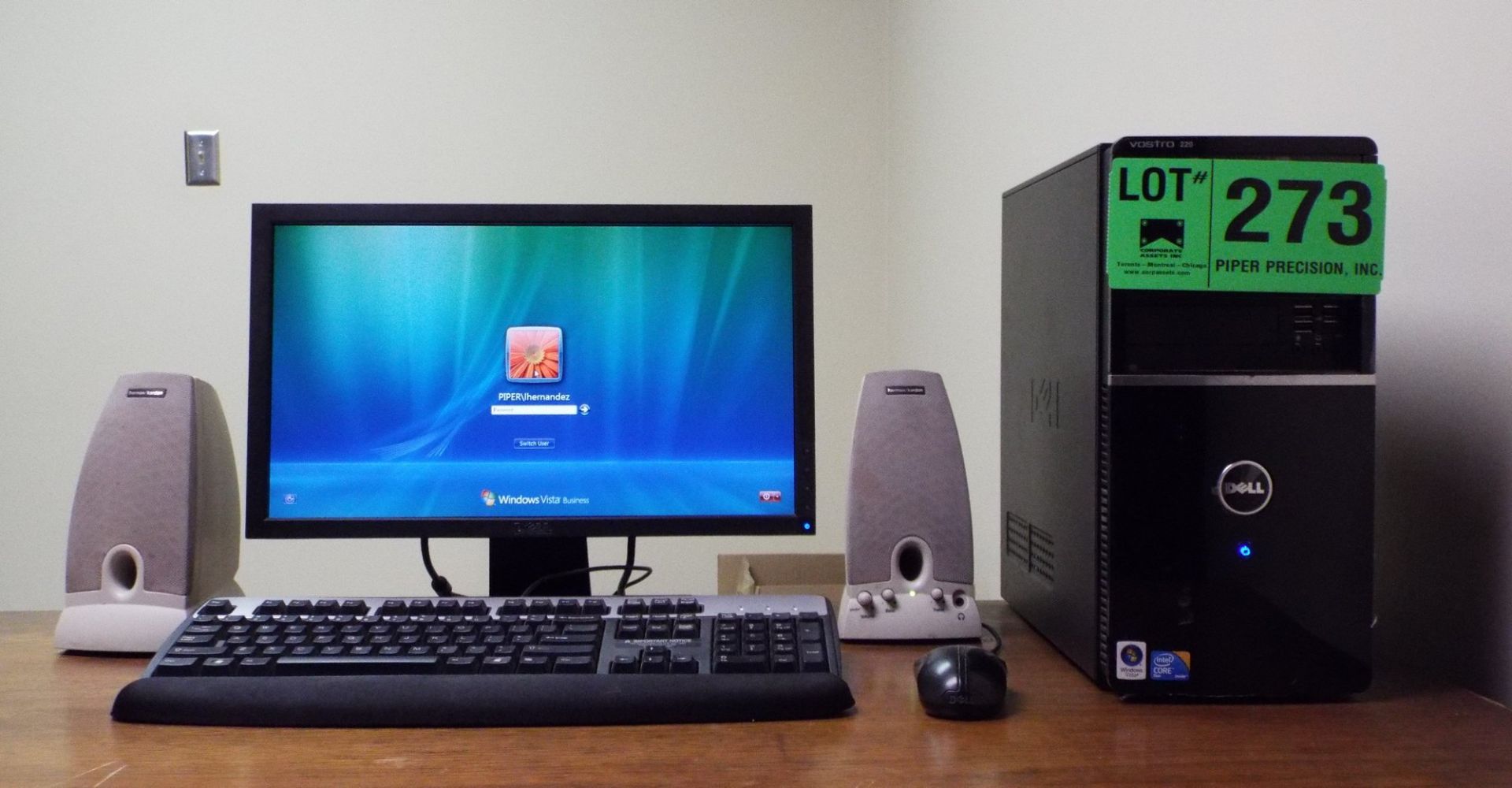 LOT/ DELL DESKTOP PC WITH FLATSCREEN MONITOR, KEYBOARD, MOUSE AND SPEAKERS