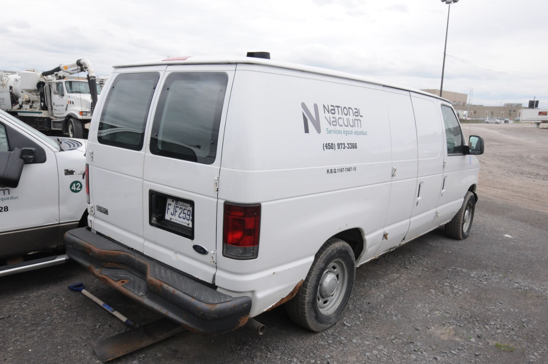 FORD (2005) E150 CARGO VAN WITH 4.8 LITER V8 GAS ENGINE, RWD, AUTO, S/N VIN 1FTRE14W05HA97612 - Image 5 of 7