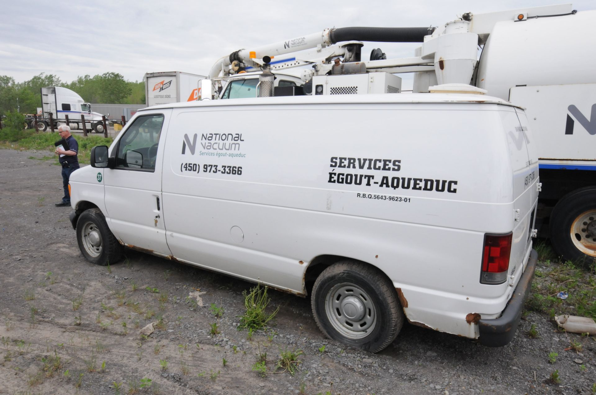 FORD (2004) E150 CARGO VAN WITH 4.8 LITER V8 GAS ENGINE, RWD, AUTO, S/N VIN 1FTRE14W84HB32590 - Image 5 of 7