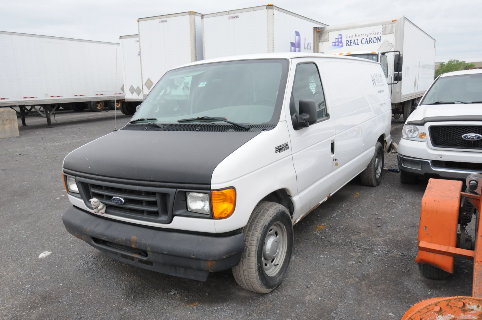 FORD (2005) E150 CARGO VAN WITH 4.8 LITER V8 GAS ENGINE, RWD, AUTO, S/N VIN 1FTRE14W05HA97612