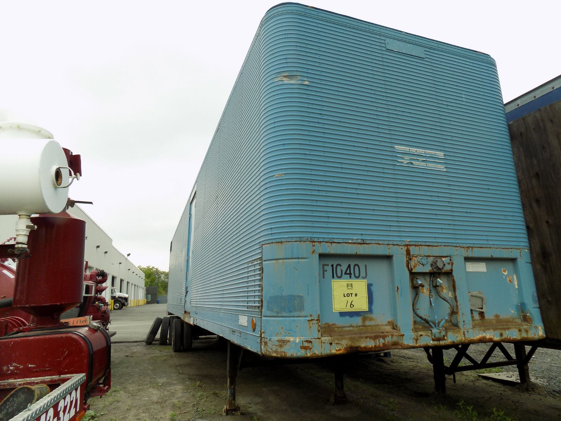 FRUEHAUF 45' TANDEM AXLE VAN SEMI-TRAILER, S/N VIN: N/A (ONTARIO LICENSE PLATE C99847) - Image 2 of 6