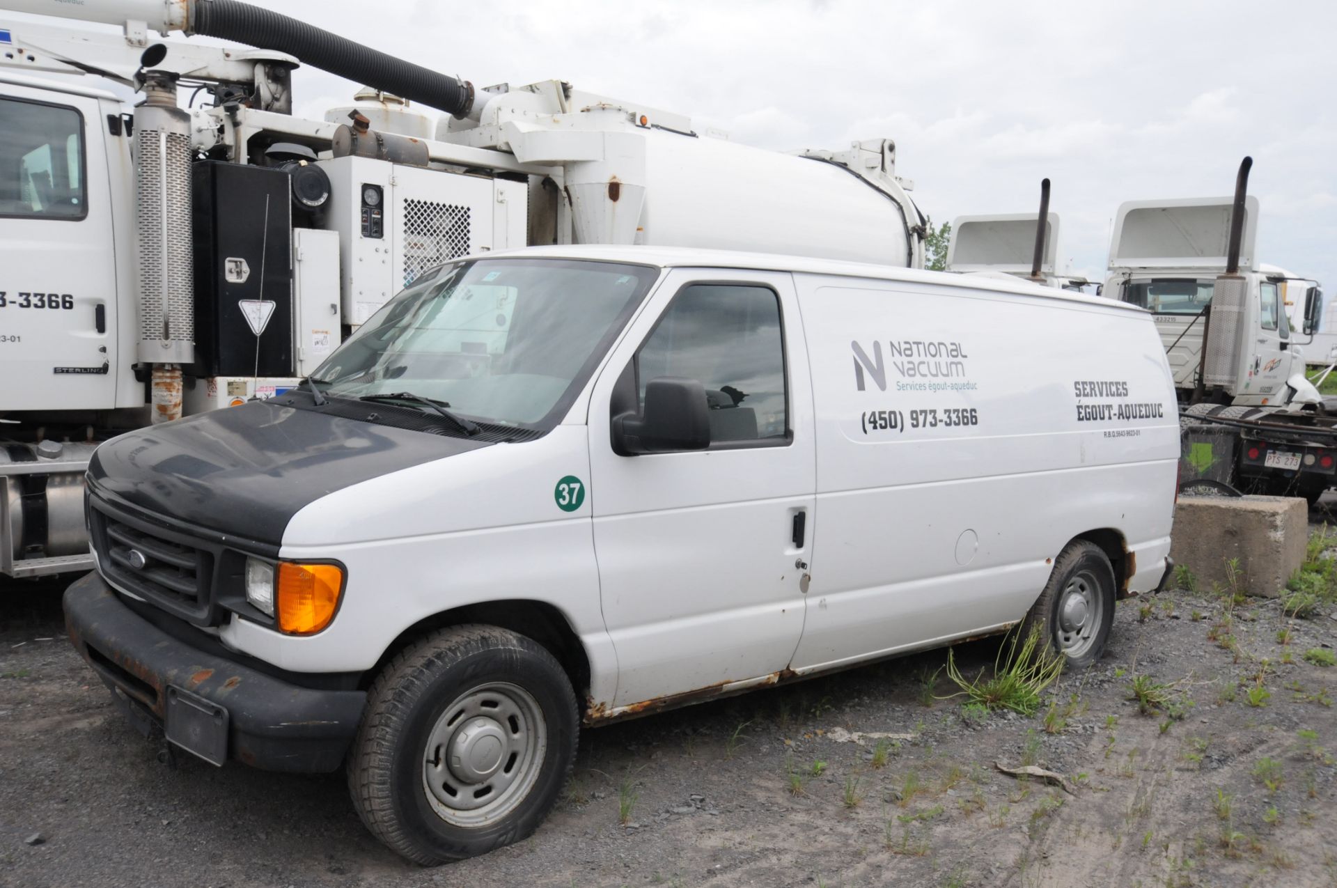 FORD (2004) E150 CARGO VAN WITH 4.8 LITER V8 GAS ENGINE, RWD, AUTO, S/N VIN 1FTRE14W84HB32590