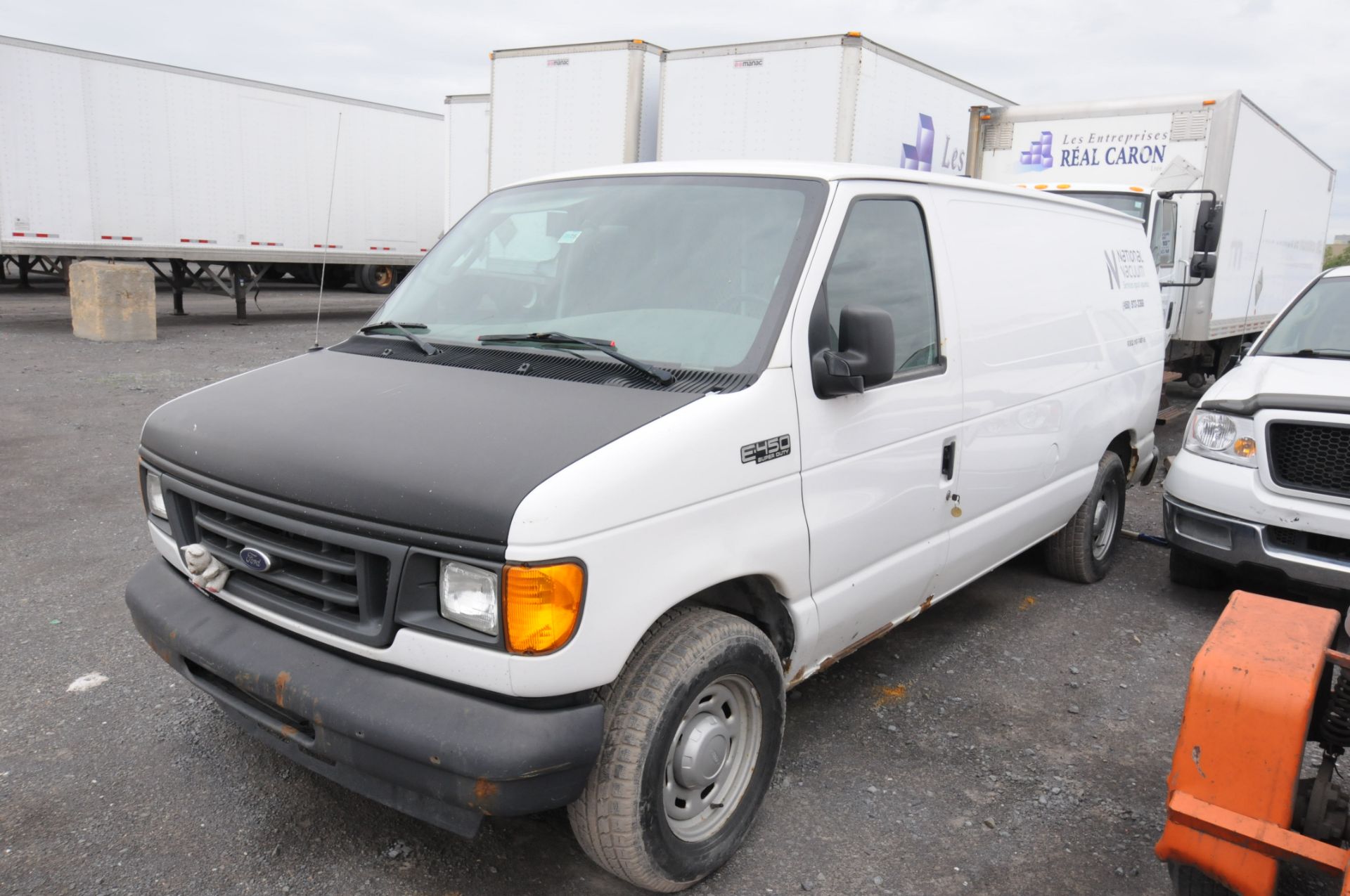 FORD (2005) E150 CARGO VAN WITH 4.8 LITER V8 GAS ENGINE, RWD, AUTO, S/N VIN 1FTRE14W05HA97612 - Image 3 of 7