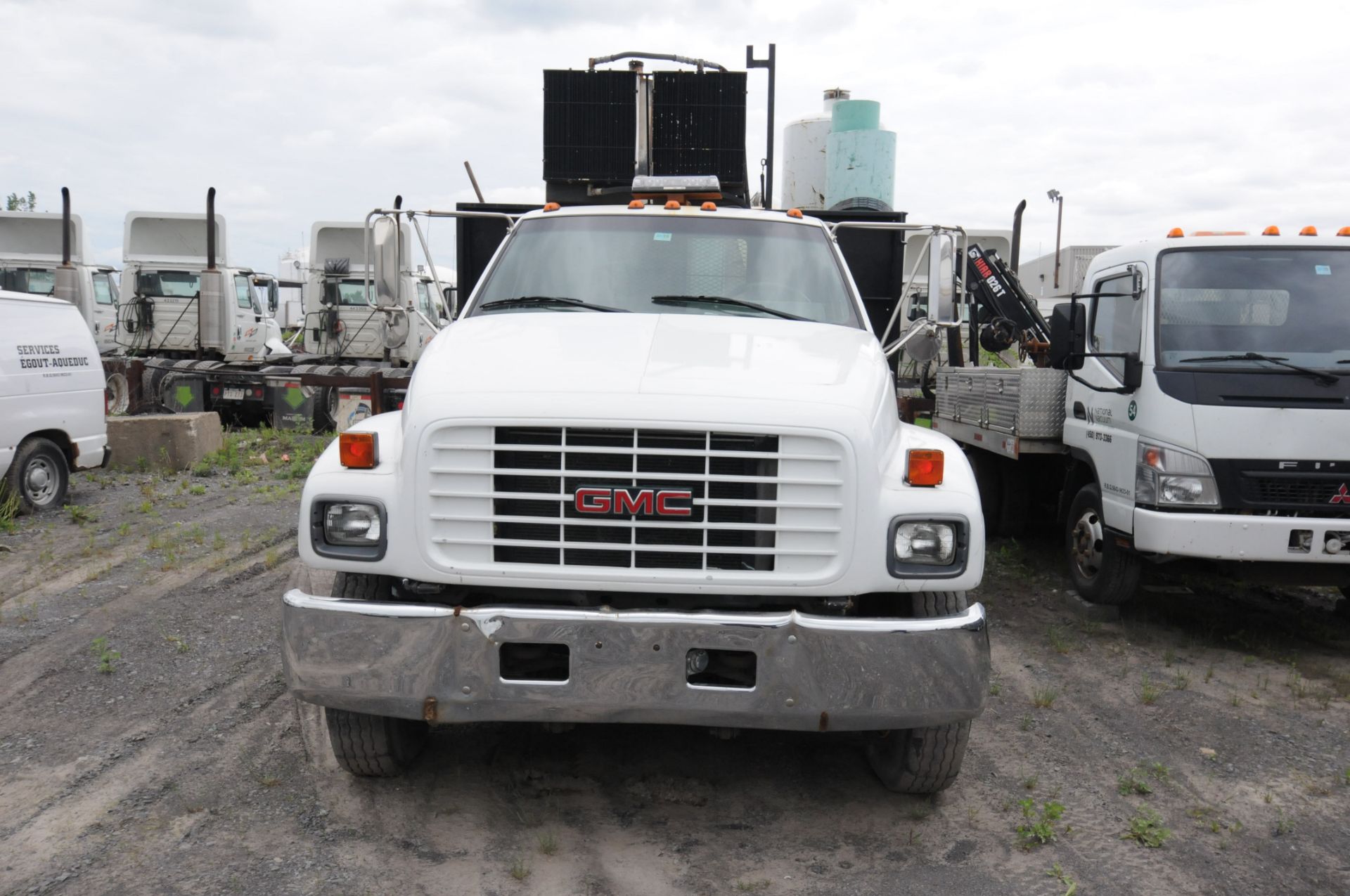 GMC (2000) C6500 VACMASTERS VACUUM TRUCK WITH CATERPILLAR TURBODIESEL ENGINE, 6 SPEED MANUAL - Image 3 of 23