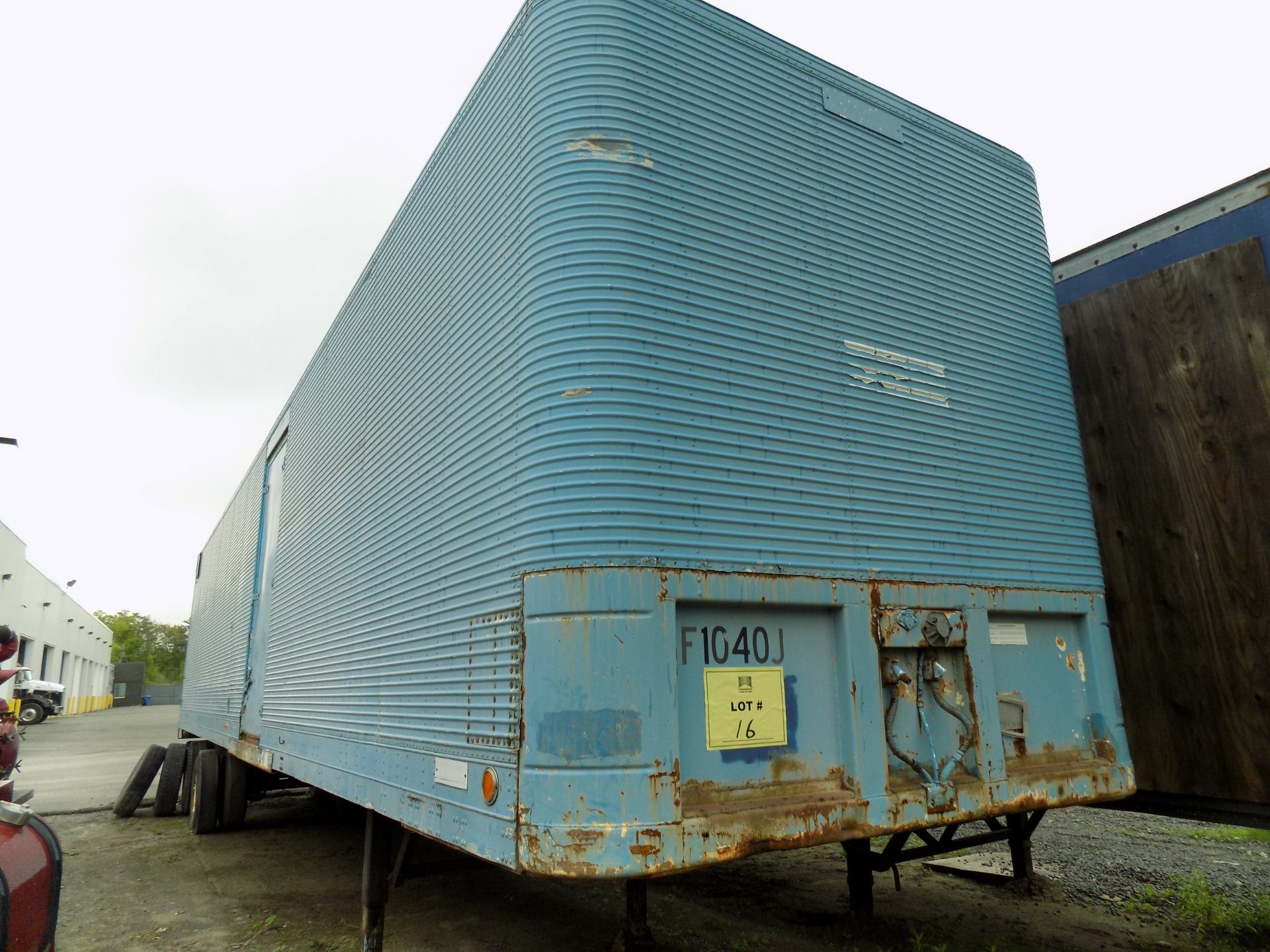 FRUEHAUF 45' TANDEM AXLE VAN SEMI-TRAILER, S/N VIN: N/A (ONTARIO LICENSE PLATE C99847) - Image 4 of 6