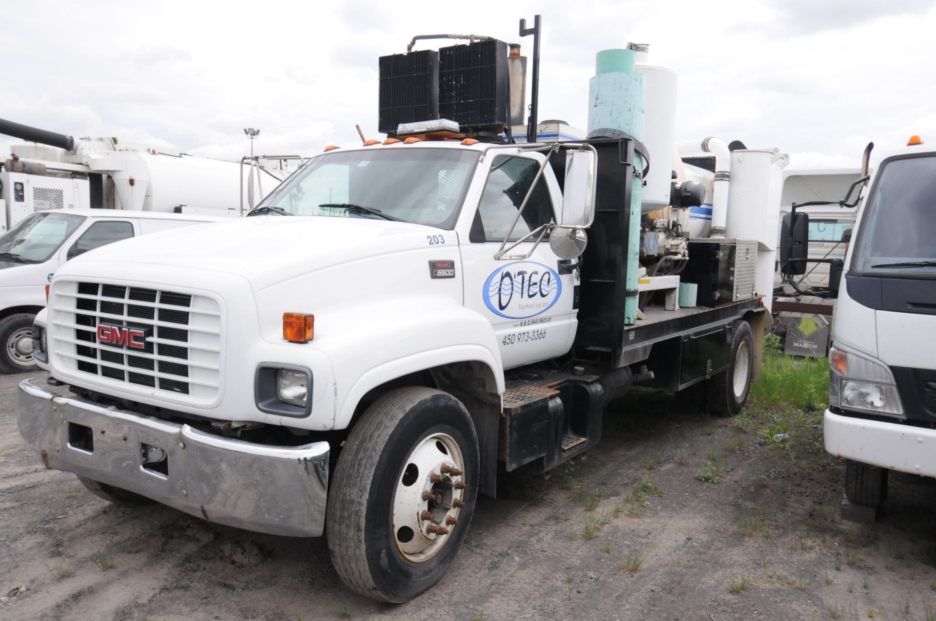 GMC (2000) C6500 VACMASTERS VACUUM TRUCK WITH CATERPILLAR TURBODIESEL ENGINE, 6 SPEED MANUAL - Image 2 of 23