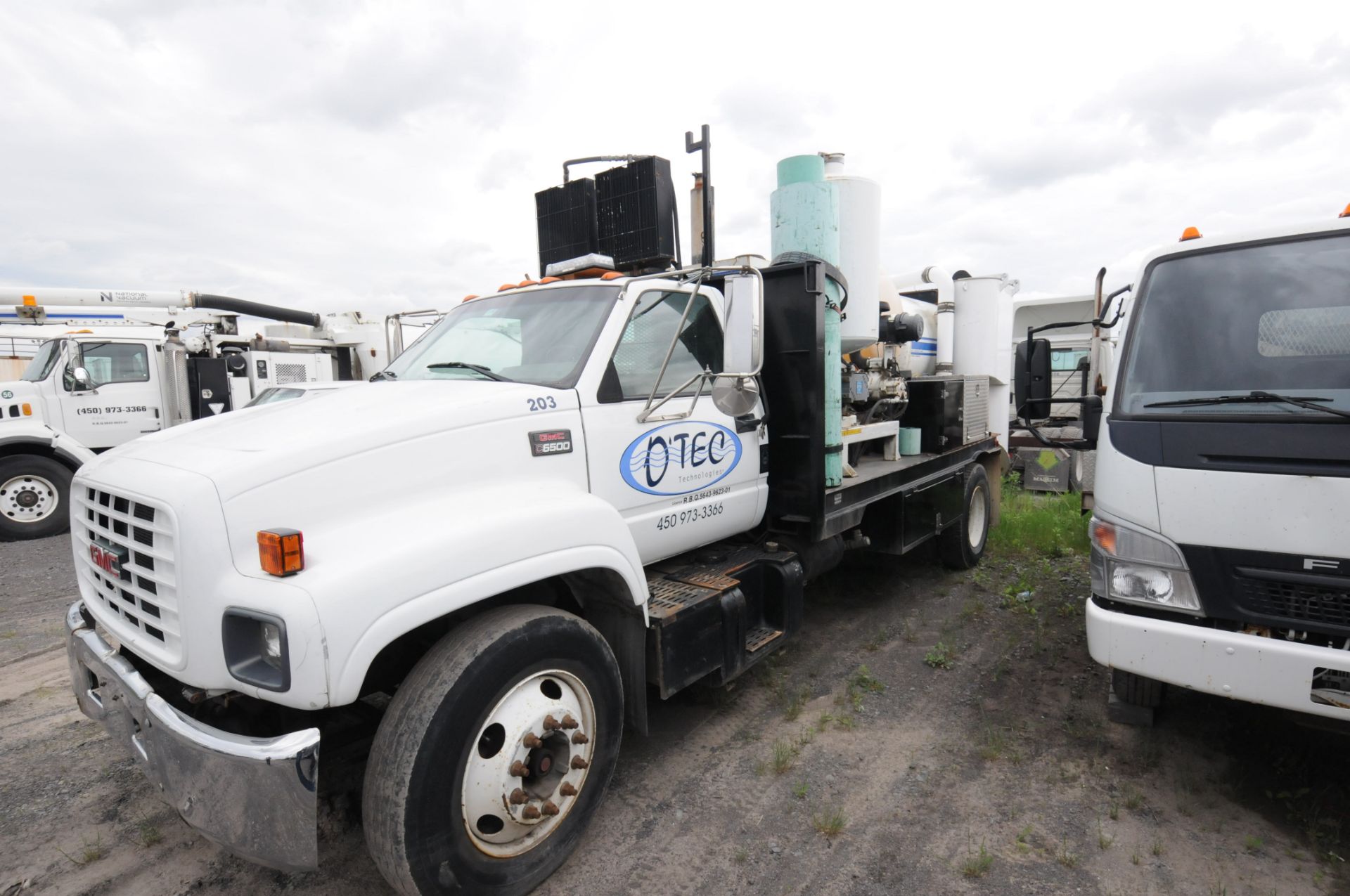 GMC (2000) C6500 VACMASTERS VACUUM TRUCK WITH CATERPILLAR TURBODIESEL ENGINE, 6 SPEED MANUAL - Image 4 of 23