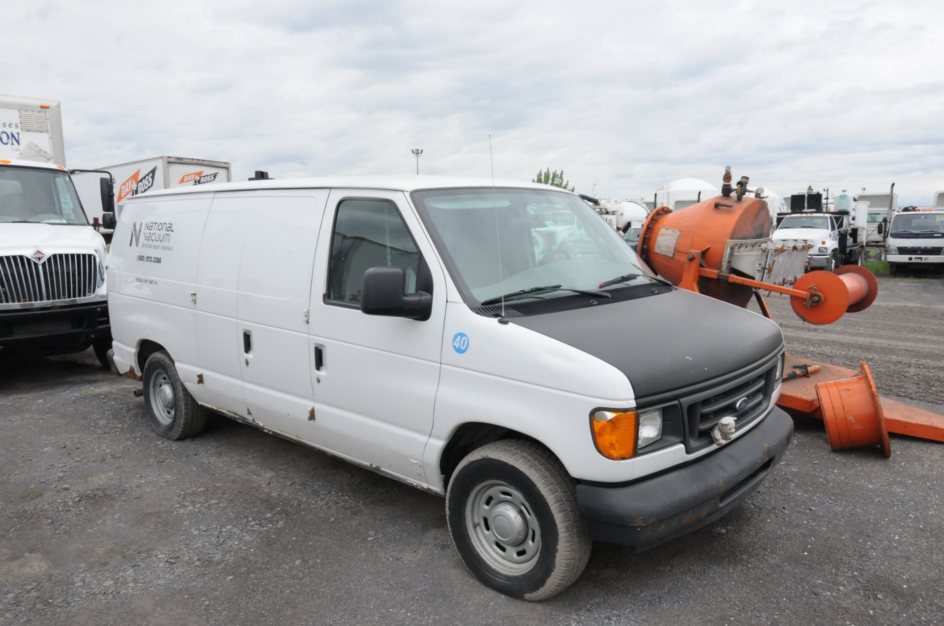 FORD (2005) E150 CARGO VAN WITH 4.8 LITER V8 GAS ENGINE, RWD, AUTO, S/N VIN 1FTRE14W05HA97612 - Image 4 of 7