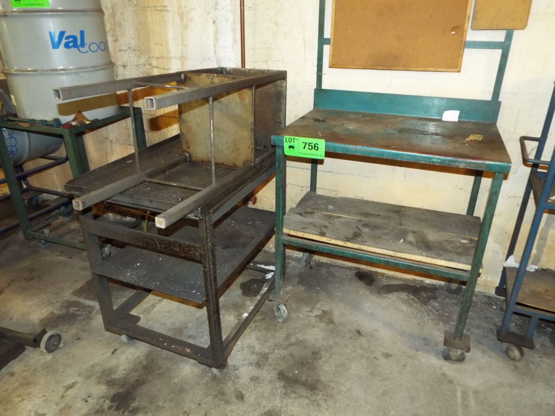 LOT/ STEEL CARTS AND TABLES