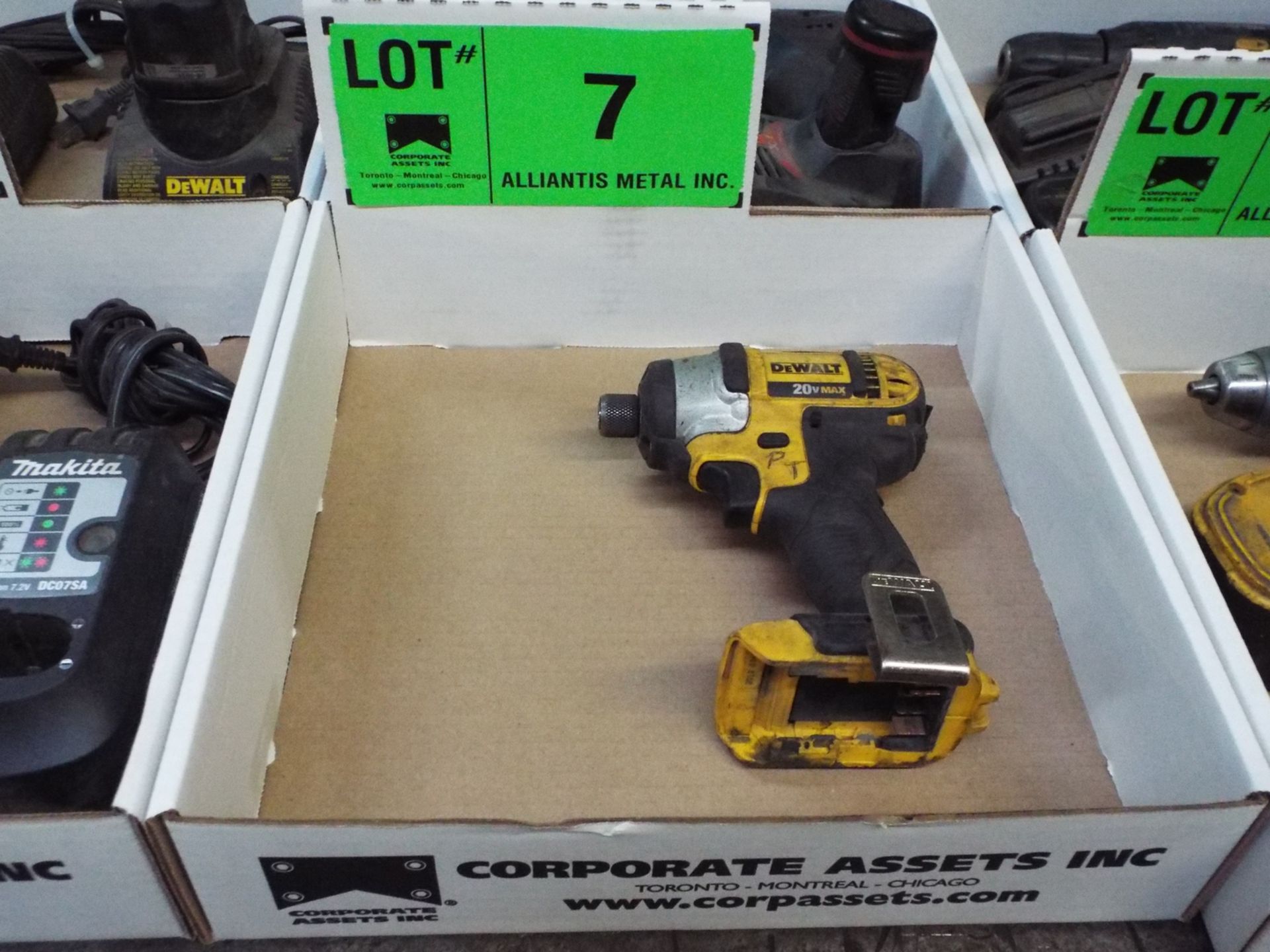 DEWALT 20V CORDLESS IMPACT GUN (NO BATTERY)