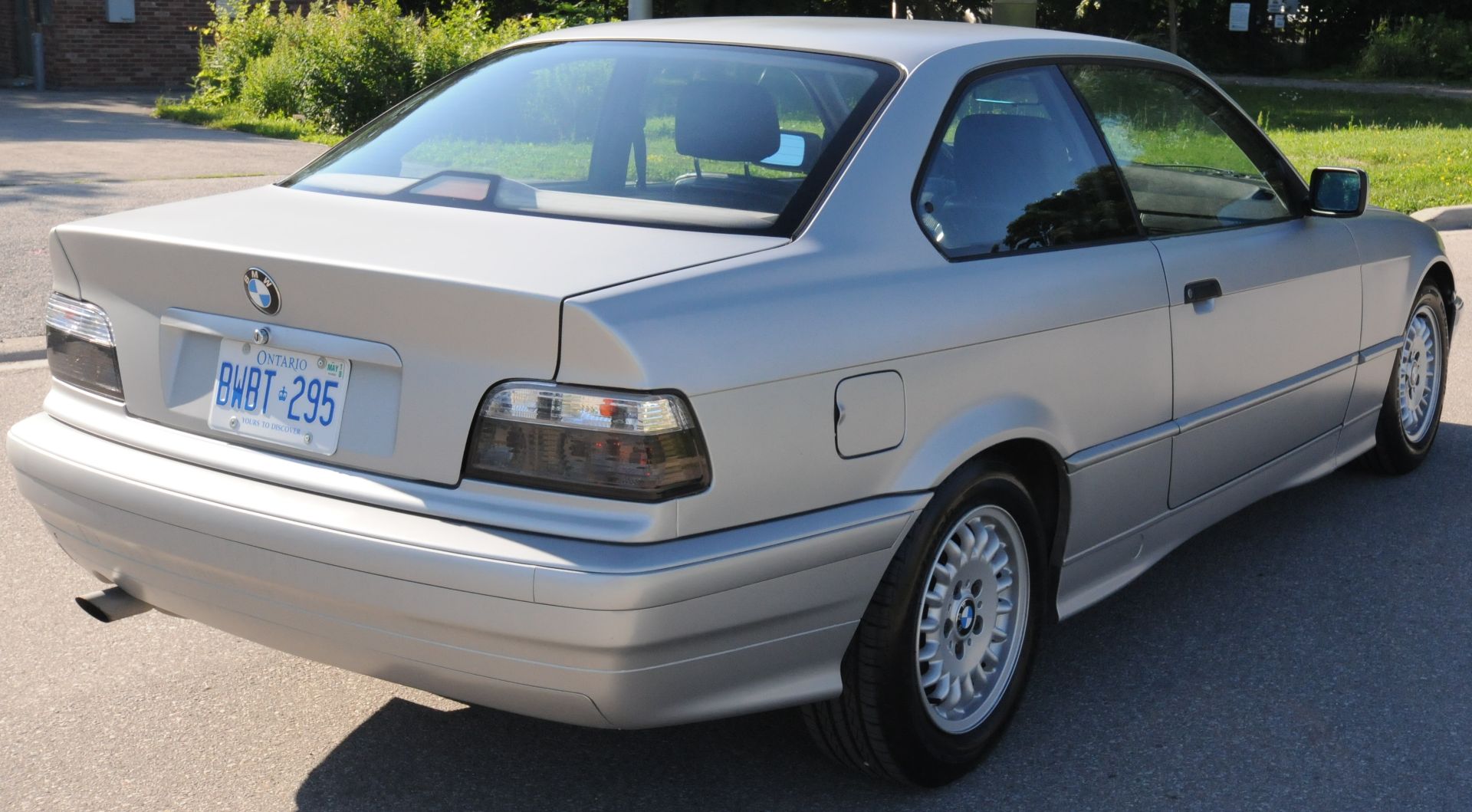 BMW (1993) E36 316IS COUPE WITH 1.8L VANOS VVT ENGINE, 5 SPEED MANUAL TRANSMISSION, REAR WHEEL - Image 3 of 5