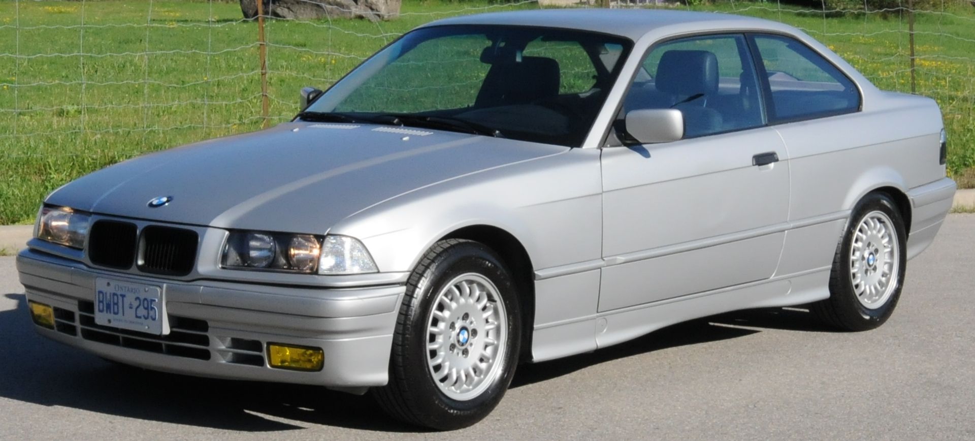 BMW (1993) E36 316IS COUPE WITH 1.8L VANOS VVT ENGINE, 5 SPEED MANUAL TRANSMISSION, REAR WHEEL