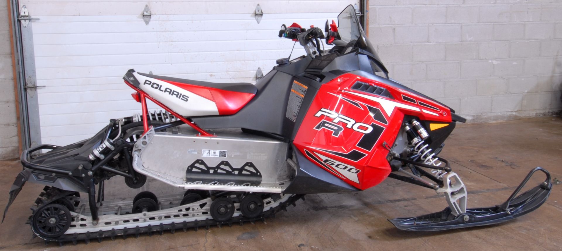 POLARIS (2012) PRO R600 SWITCH BACK SNOWMOBILE WITH R600 ENGINE - Image 2 of 2