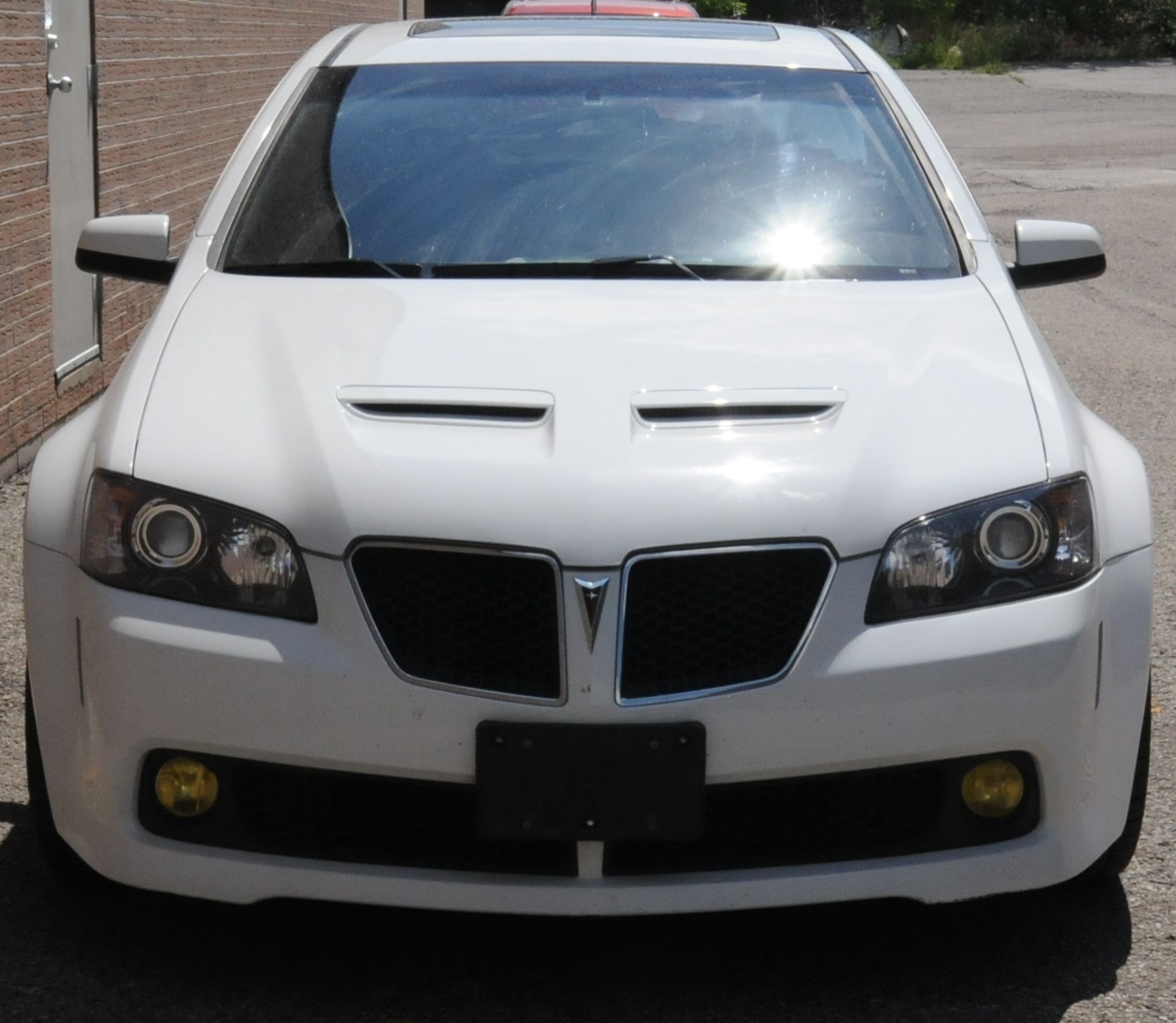 PONTIAC (2009 & IN EXCELLENT CONDITION) G8 GT, HIGH PERFORMANCE 4 DOOR SPORT SEDAN WITH 6.0L V8 - Image 9 of 9