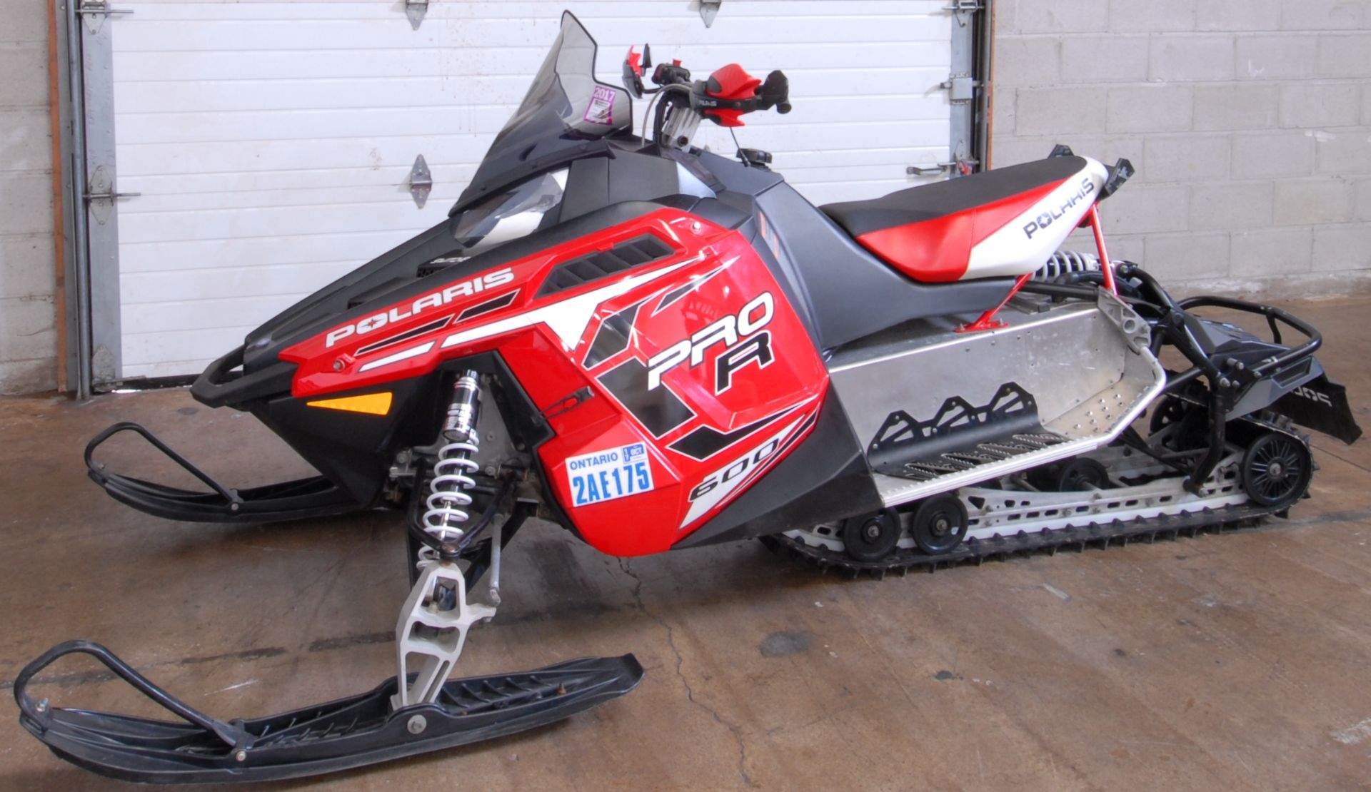 POLARIS (2012) PRO R600 SWITCH BACK SNOWMOBILE WITH R600 ENGINE