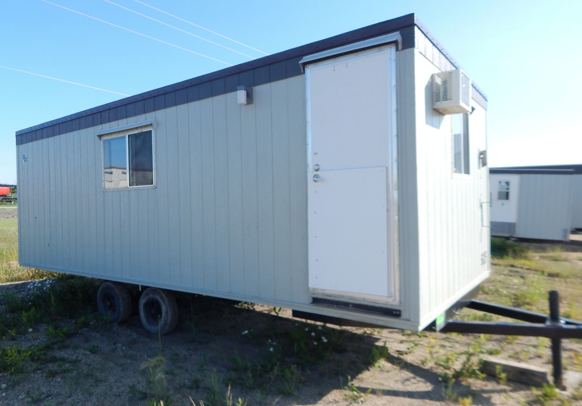 ATCO 24' X 10' TANDEM AXLE MOBILE JOB SITE OFFICE TRAILER WITH ELECTRICAL SERVICE, HEATING S/N: N/ - Image 2 of 2