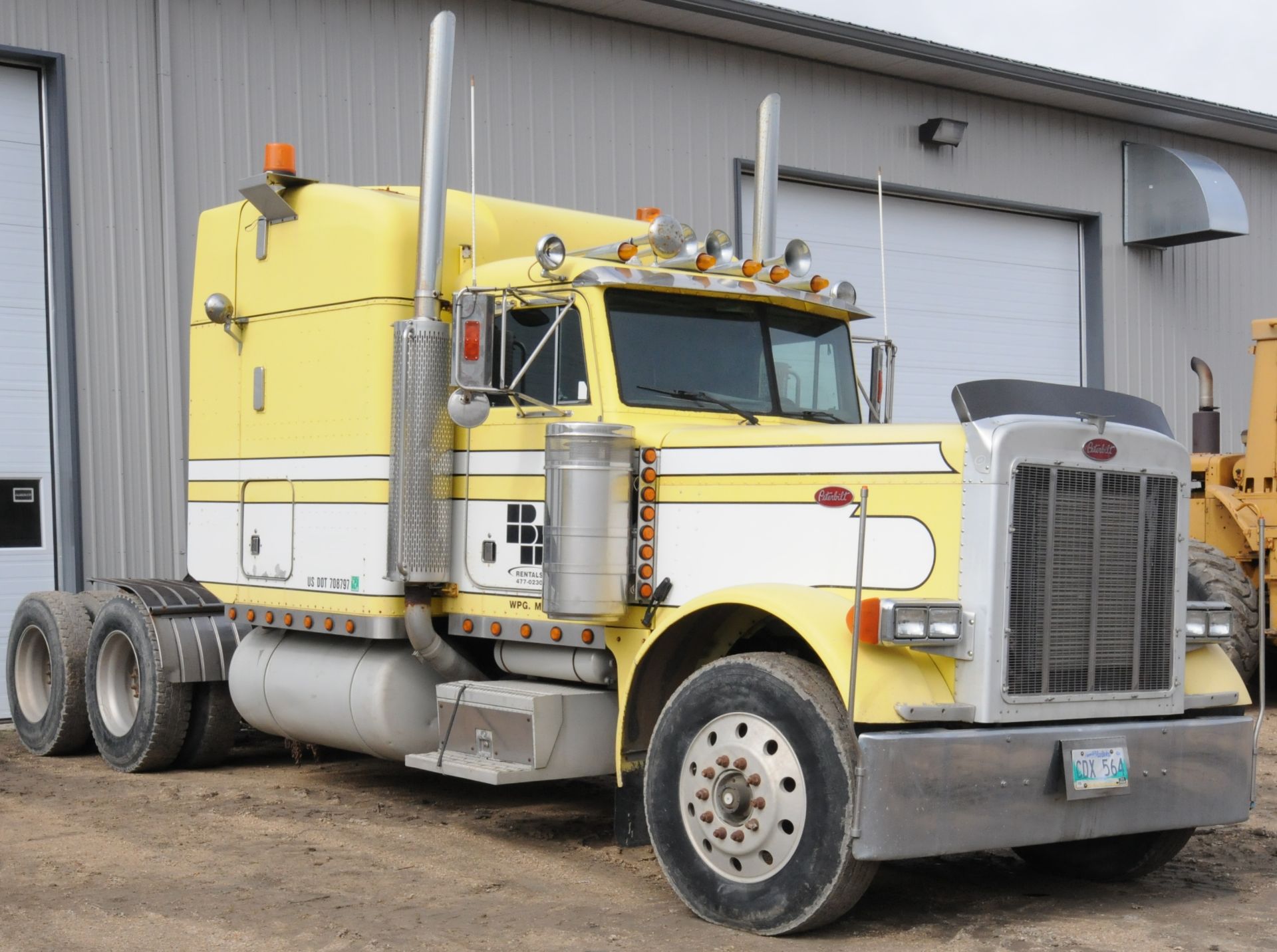 PETERBILT (1993) 379 TANDEM AXLE SEMI TRACTOR TRUCK WITH CATERPILLAR 3406 TURBODIESEL ENGINE, 18