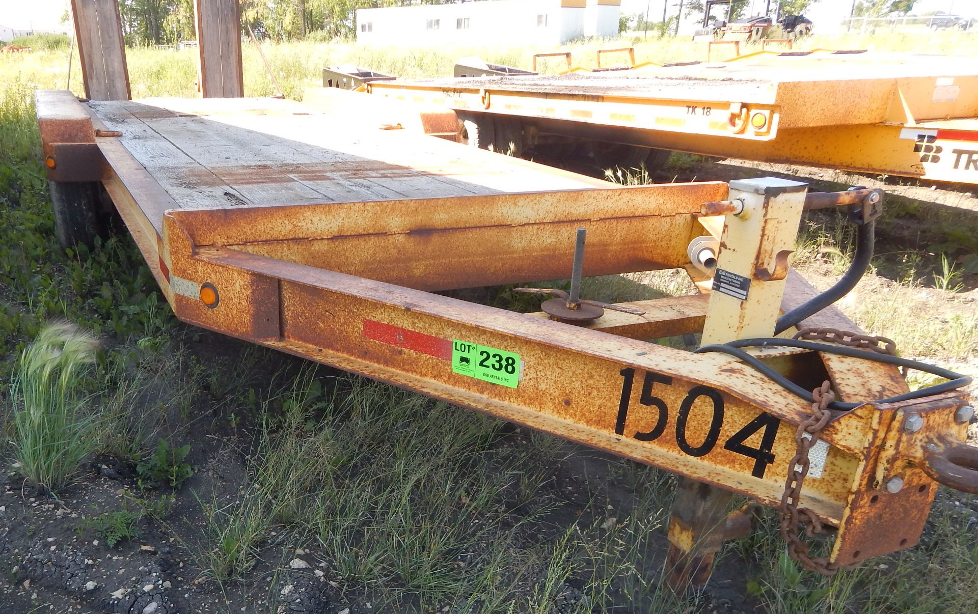 BNB MFG CUSTOM TRIPLE AXLE HEAVY EQUIPMENT HAULER TRAILER WITH 18,000 LBS CAP, 28' X 7' HARDWOOD