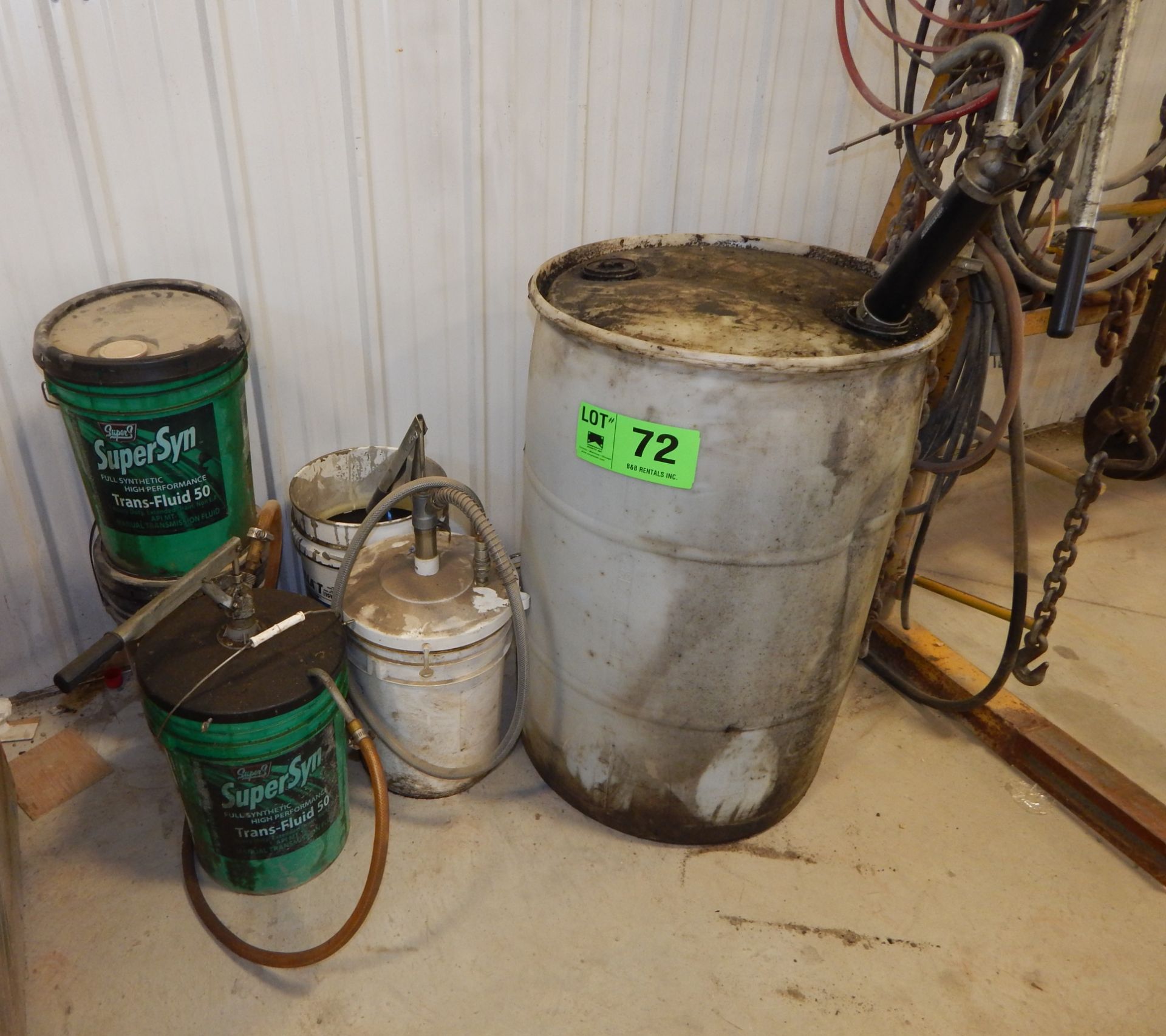 LOT/ OILS AND LUBRICANTS WITH PUMPS