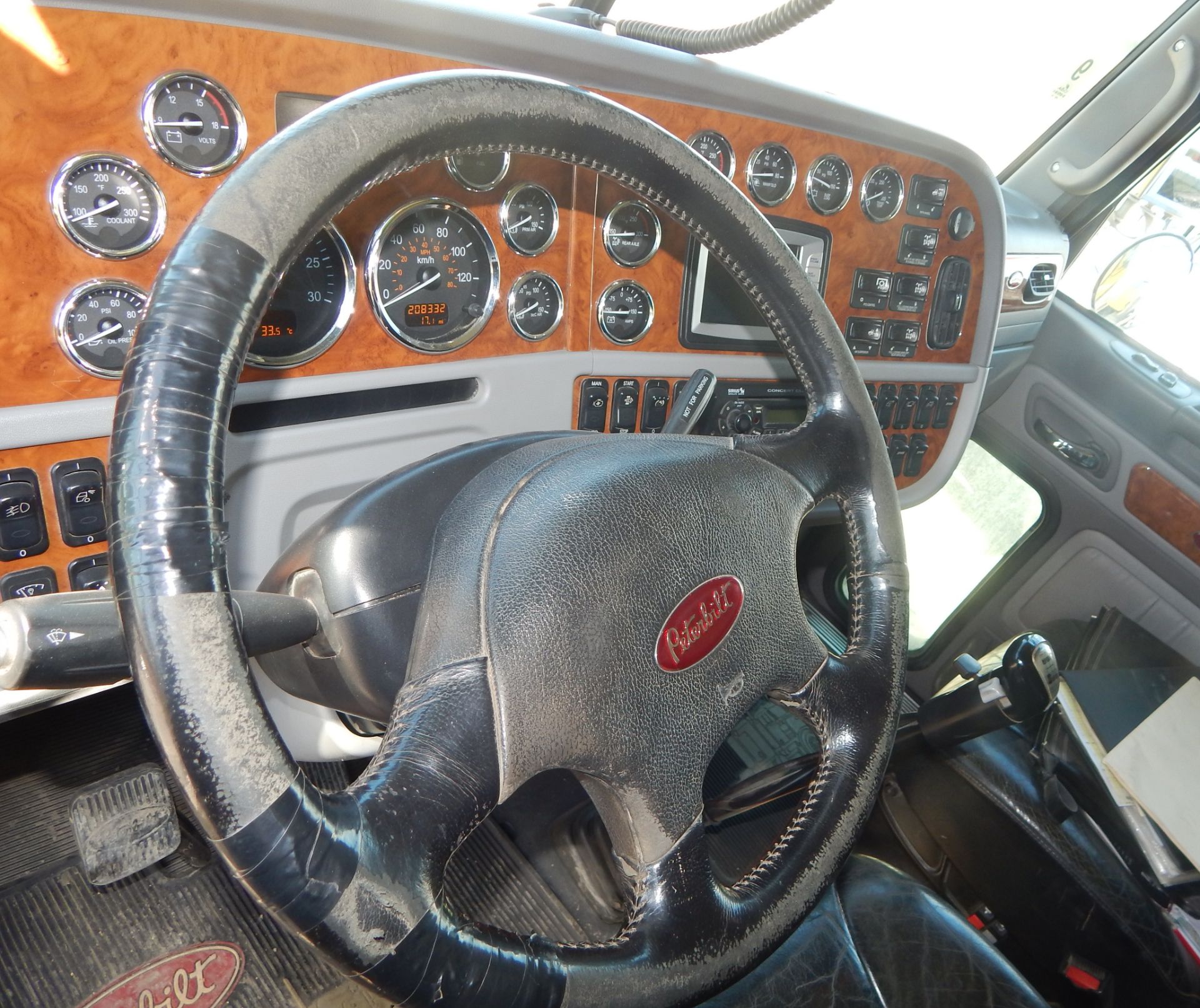 PETERBILT (2009) TT/CT 367 TANDEM AXLE SEMI TRACTOR TRUCK WITH CUMMINS TURBODIESEL ENGINE, 18 - Image 4 of 7