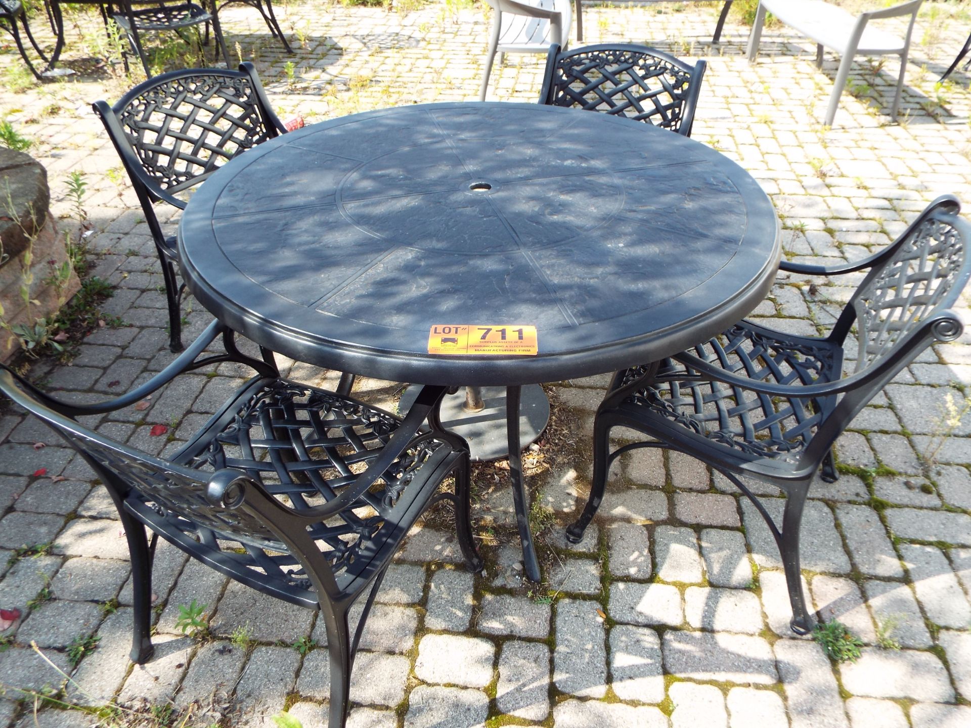 LOT/ PATIO TABLE AND CHAIRS