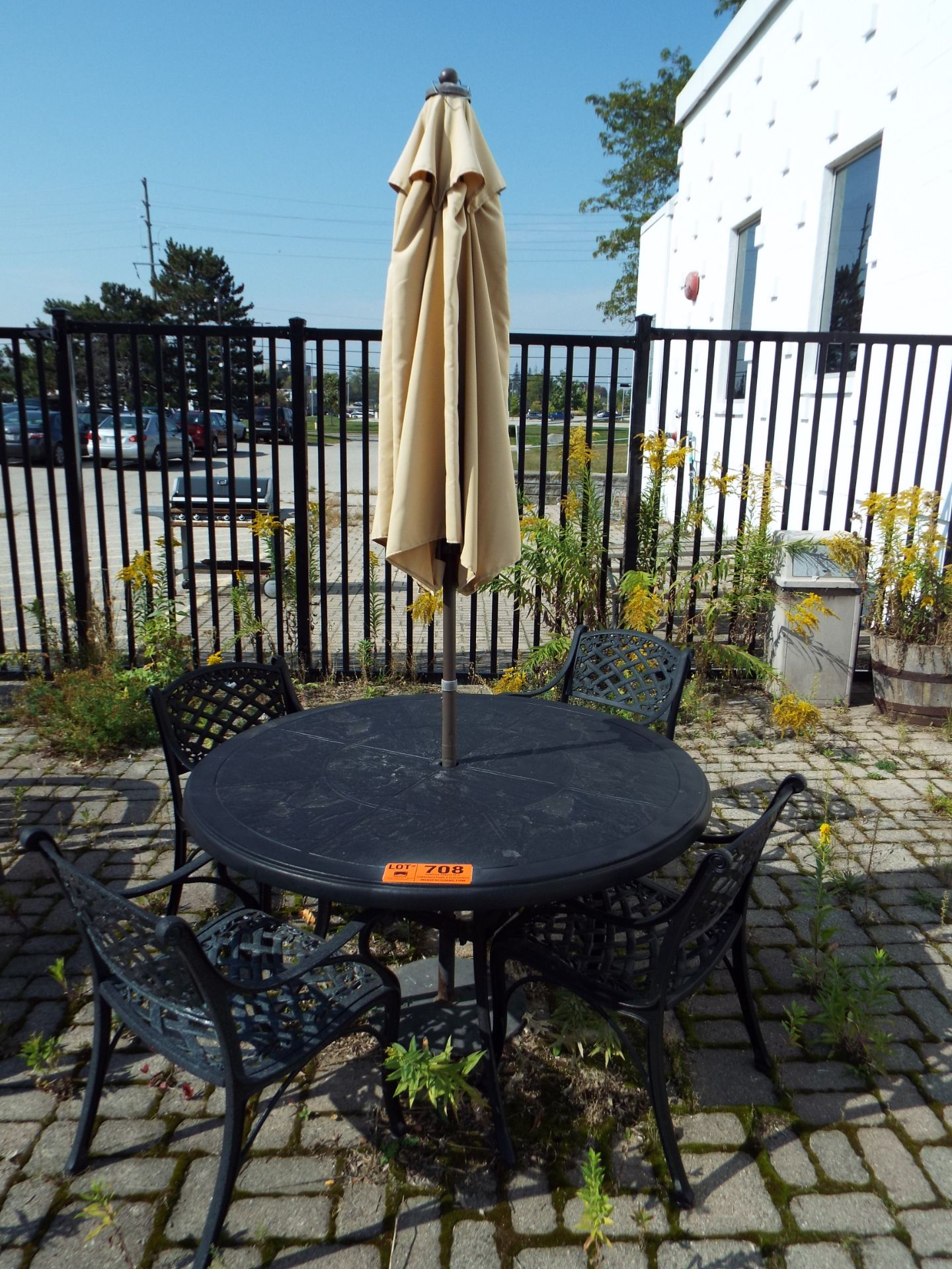 LOT/ PATIO TABLE AND CHAIRS WITH UMBRELLA