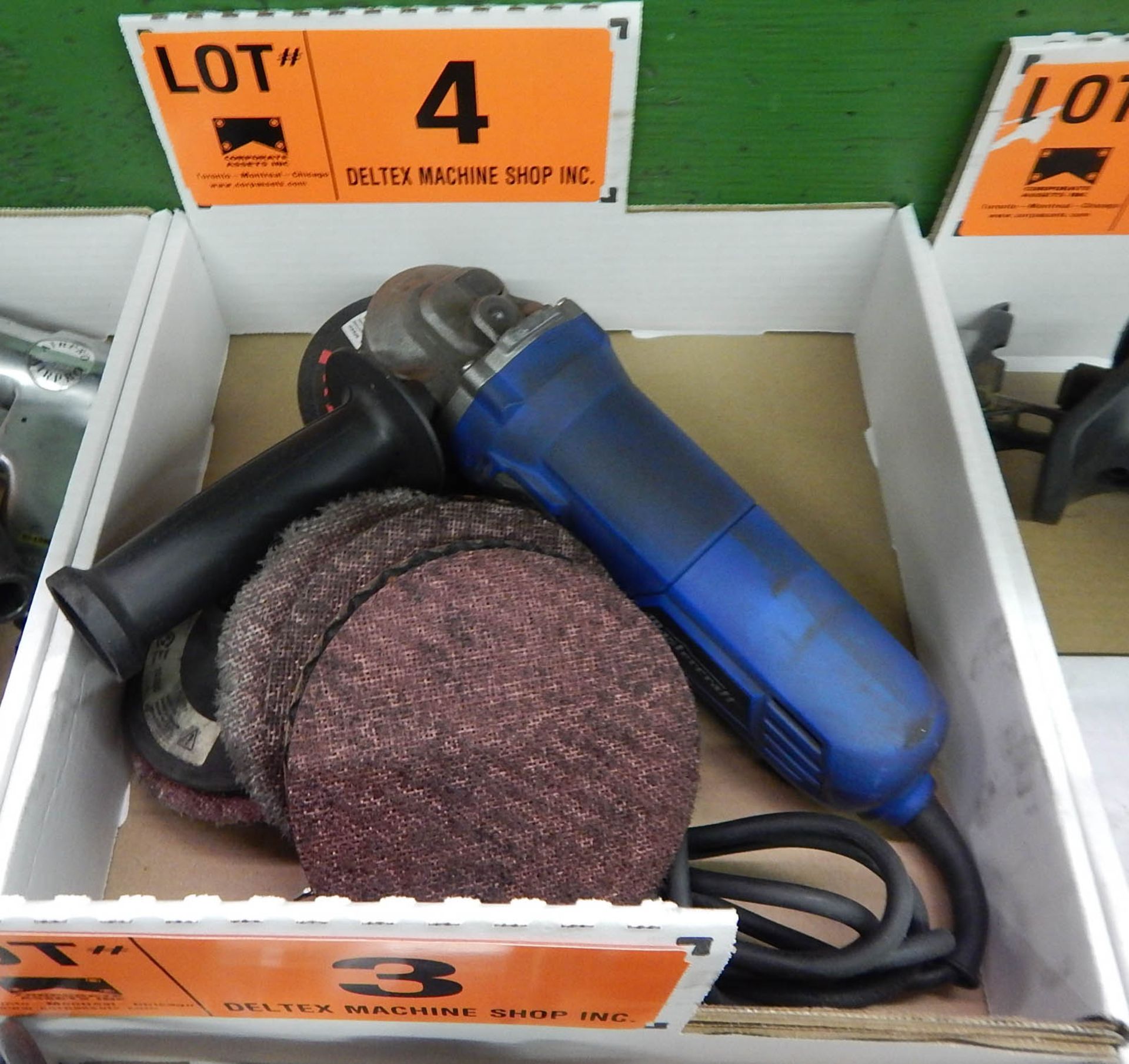 MASTERCRAFT ANGLE GRINDER WITH DISCS