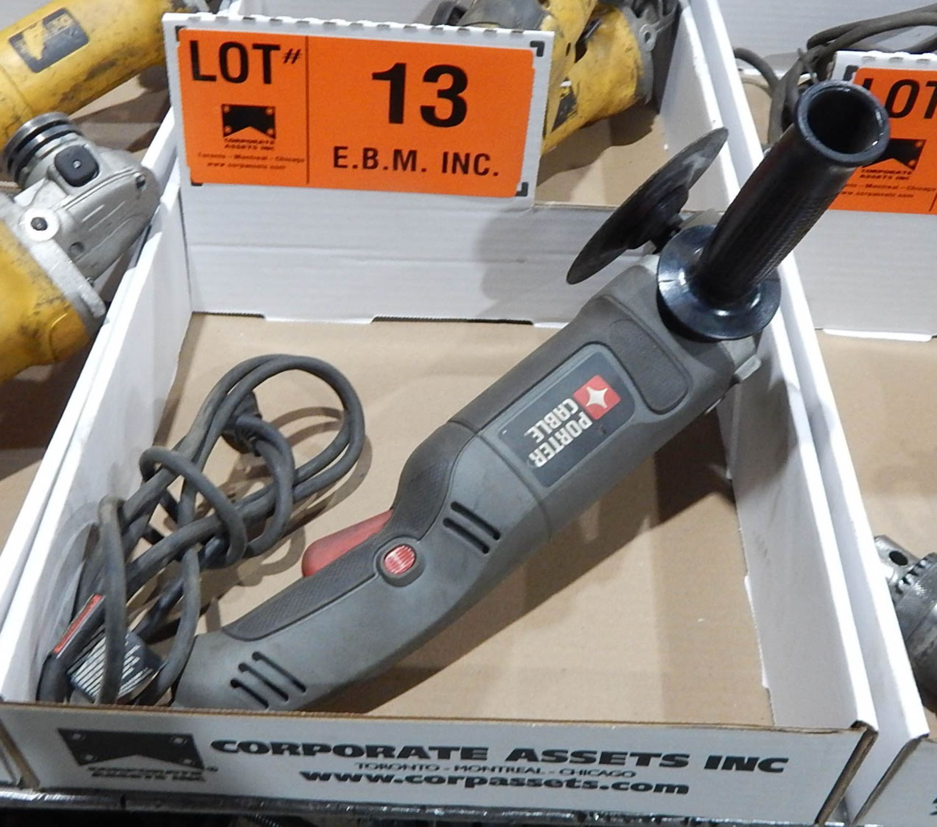 BLACK AND DECKER ANGLE GRINDER