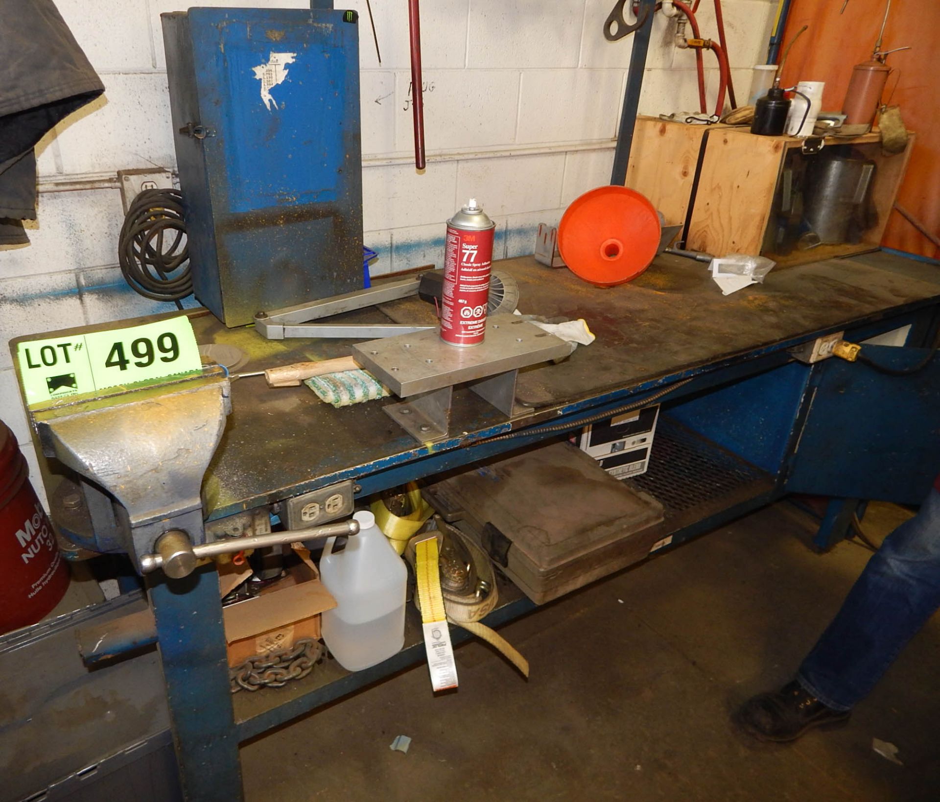 STEEL WORK BENCH WITH VISE