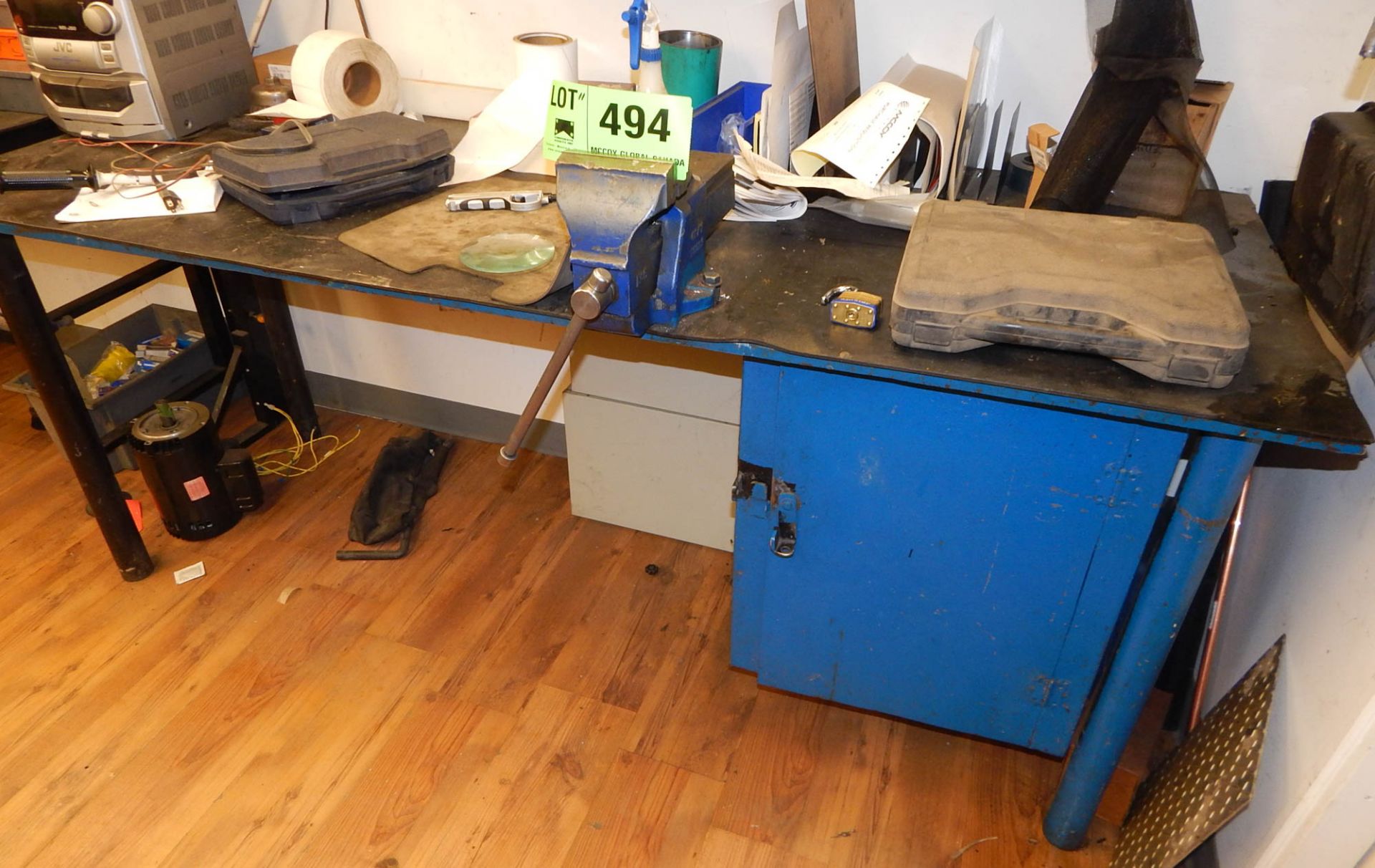 STEEL WORK BENCH WITH VISE