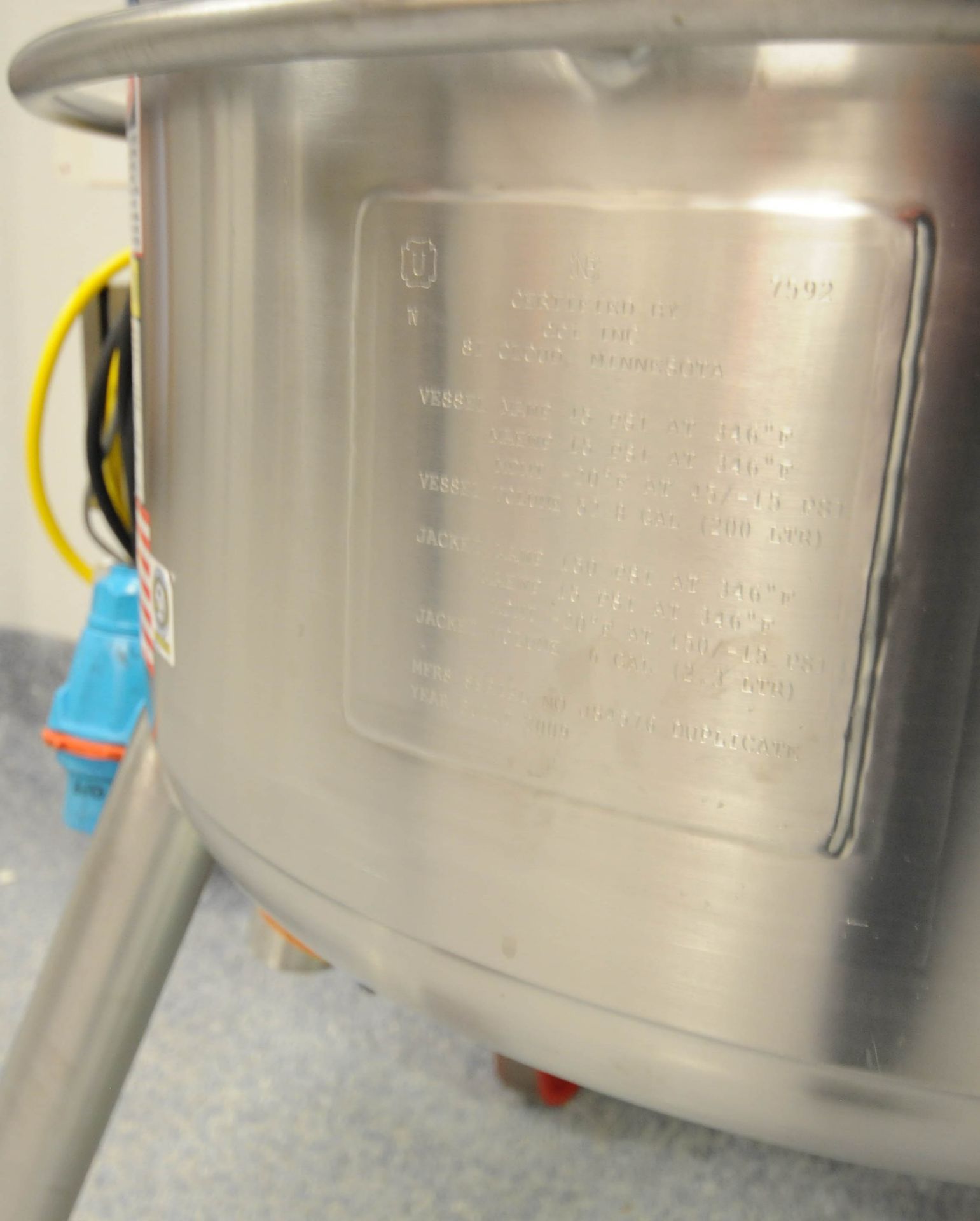 DCI (2009) AHF-M NANO PORTABLE JACKETED STAINLESS STEEL REACTOR VESSEL WITH 200 LITER CAPACITY, - Image 4 of 11