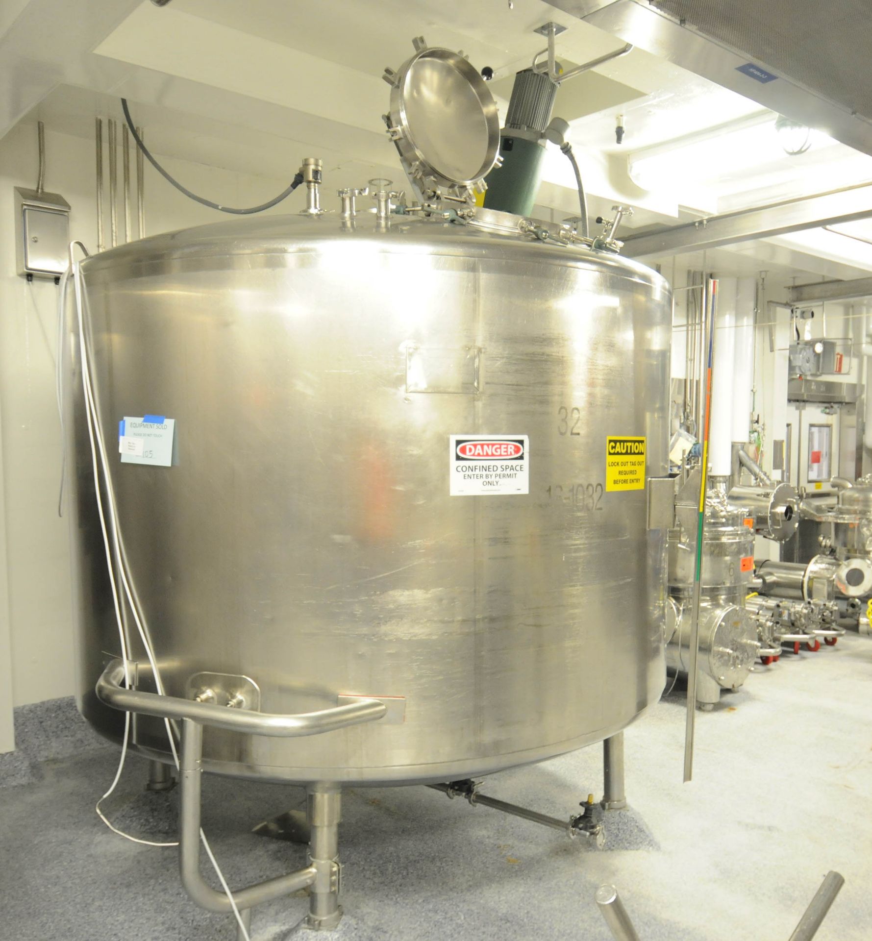 MUELLER T#32 STAINLESS STEEL JACKETED MIXING TANK WITH 6000 LITER CAPACITY, 25 PSIG @ 300 DEG F - Image 3 of 9