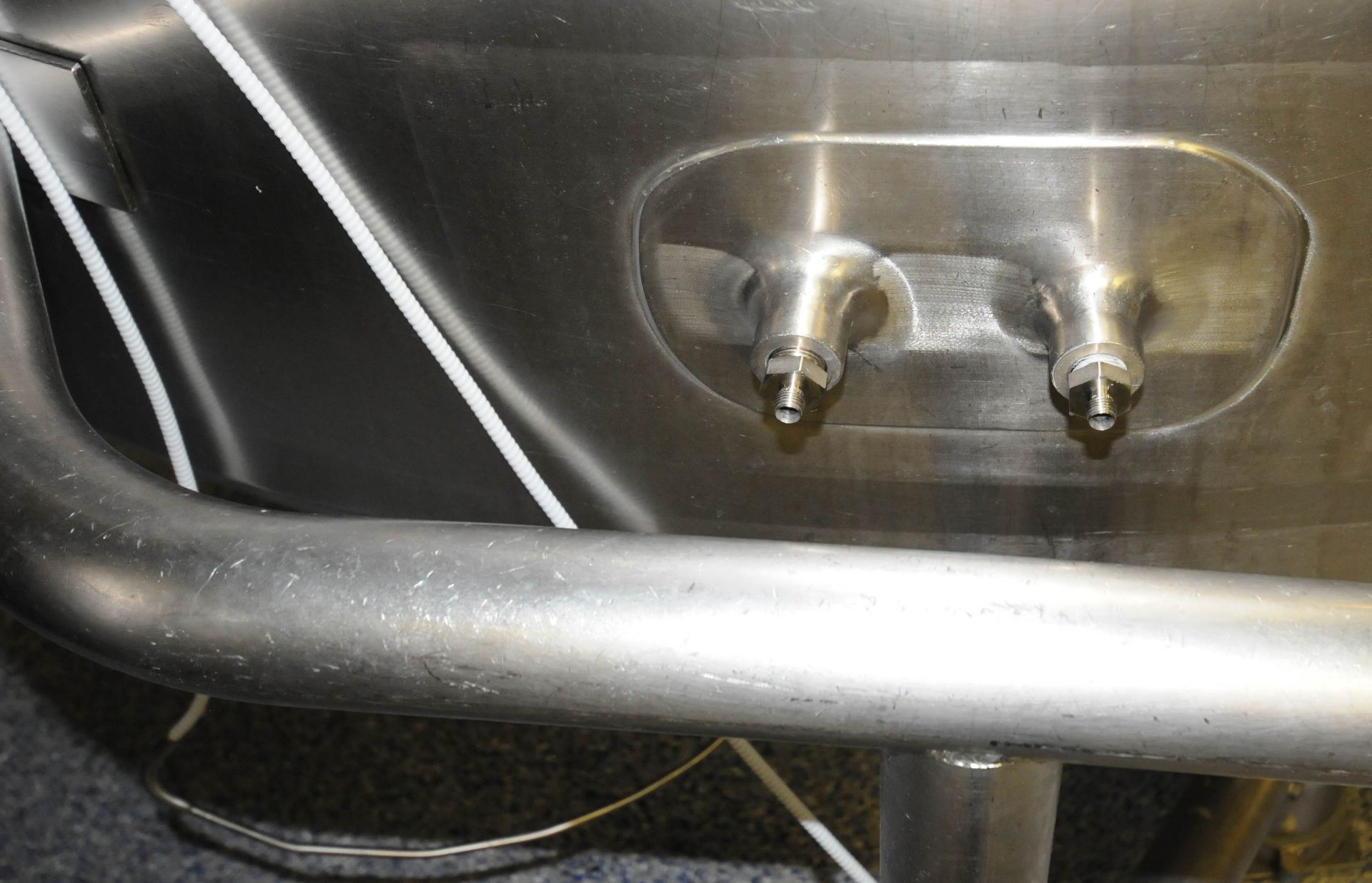 MUELLER T#32 STAINLESS STEEL JACKETED MIXING TANK WITH 6000 LITER CAPACITY, 25 PSIG @ 300 DEG F - Image 6 of 9