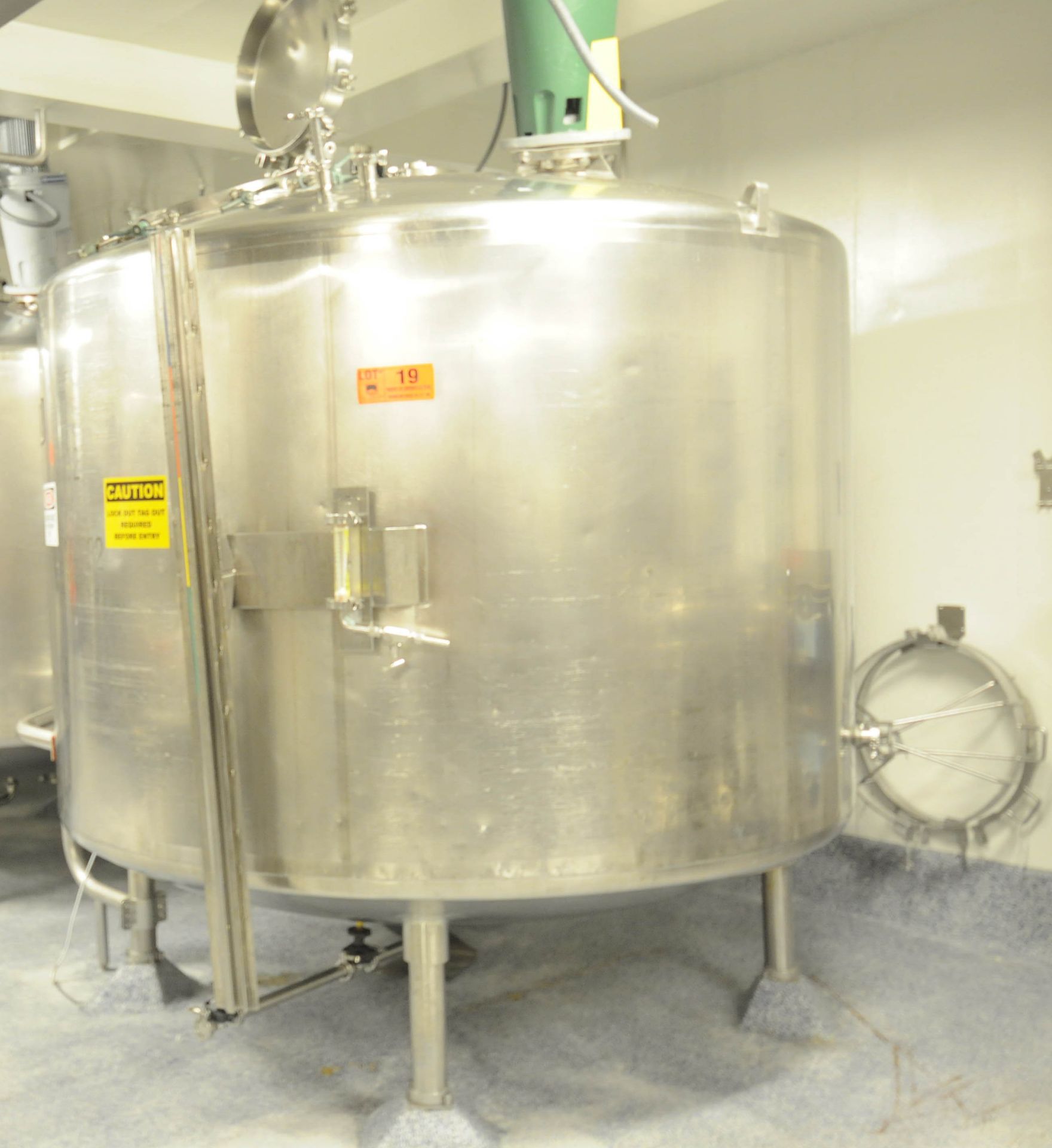 MUELLER T#32 STAINLESS STEEL JACKETED MIXING TANK WITH 6000 LITER CAPACITY, 25 PSIG @ 300 DEG F