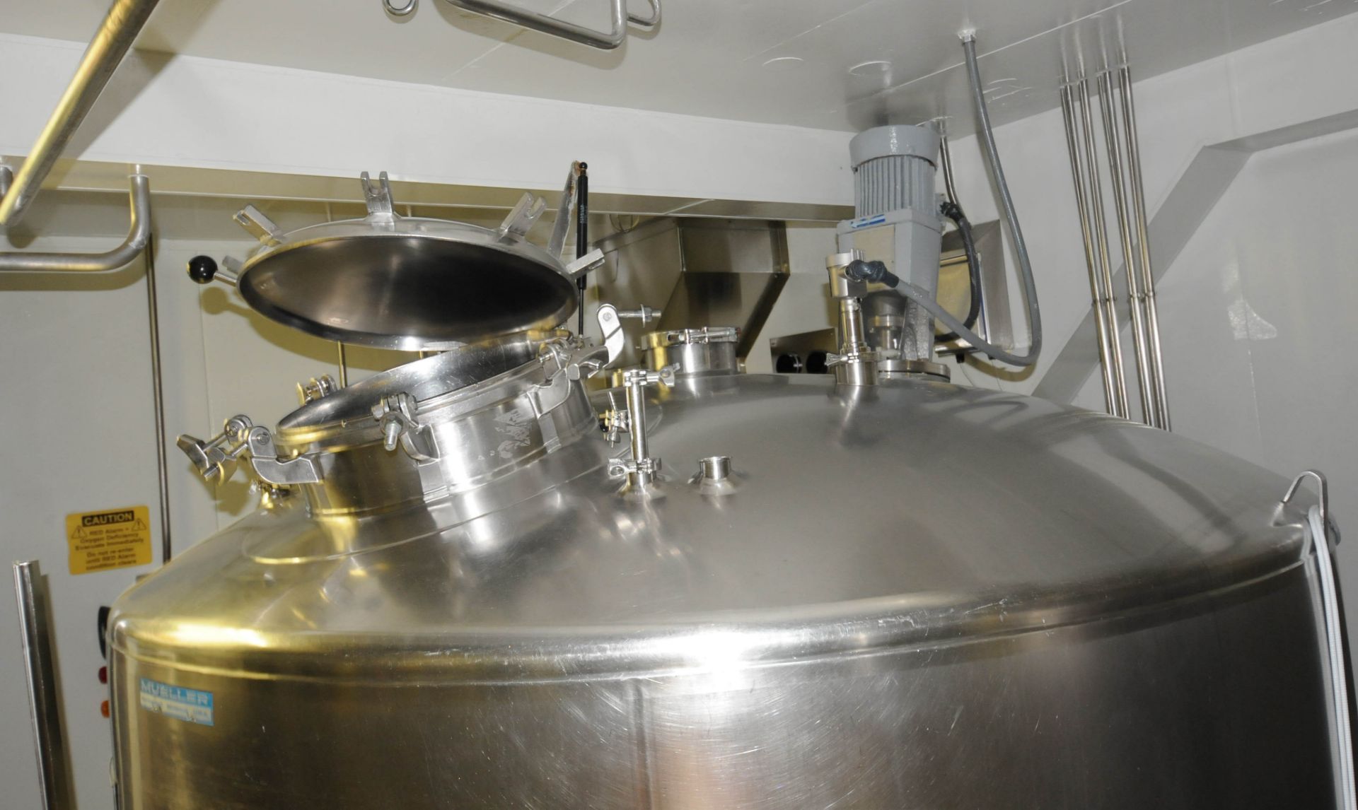 MUELLER T#28 STAINLESS STEEL JACKETED MIXING TANK WITH 6000 LITER CAPACITY, 25 PSIG @ 300 DEG F - Image 7 of 7