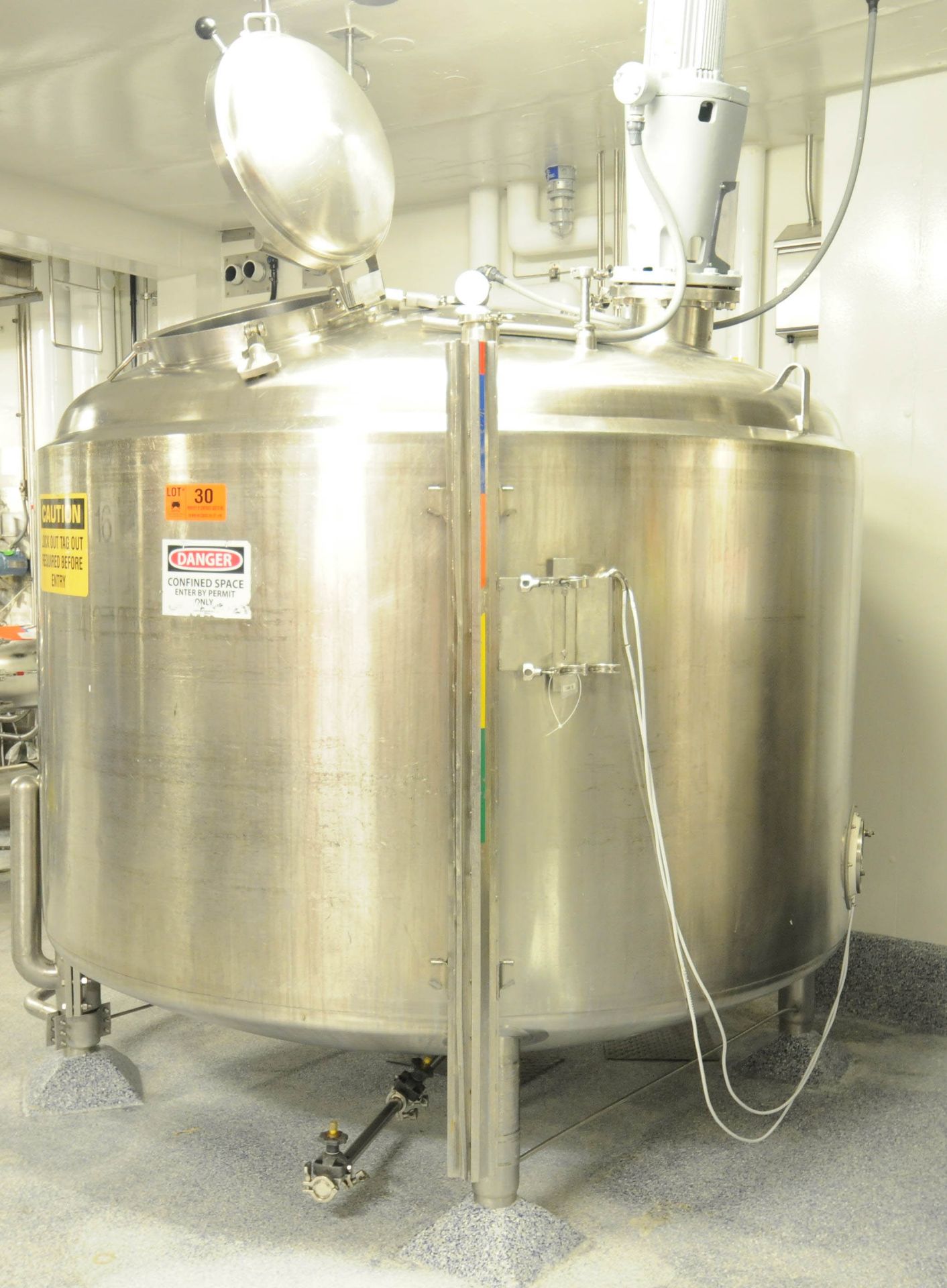 DCI T#16 (1999) (R&R 4/5/2016) STAINLESS STEEL JACKETED MIXING TANK WITH 6000 LITER CAPACITY,