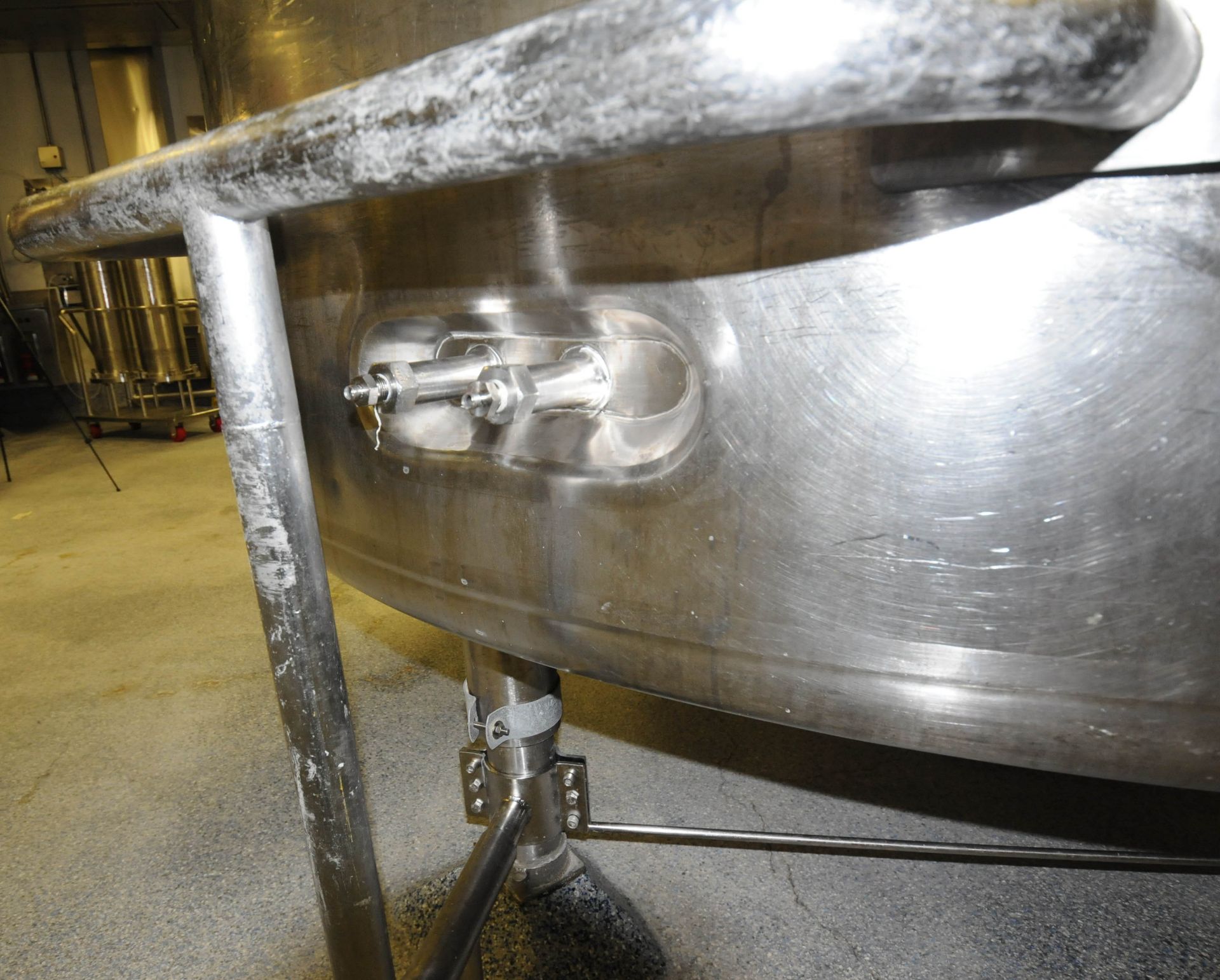 MUELLER T#21 STAINLESS STEEL JACKETED MIXING TANK WITH 6000 LITER CAPACITY, 25 PSIG - Image 5 of 8