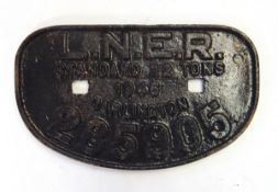 Cast iron railway wagon plate inscribed "LNER standard 12 tonnes 1946 Darlington 285905"
