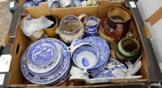 Quantity of assorted ceramics, including Copeland Spode, Royal Worcester, meat plates,