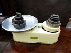 Harper enamel and metal kitchen scales with weights and bowl