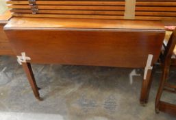 19th century mahogany Pembroke table on squat tapering supports